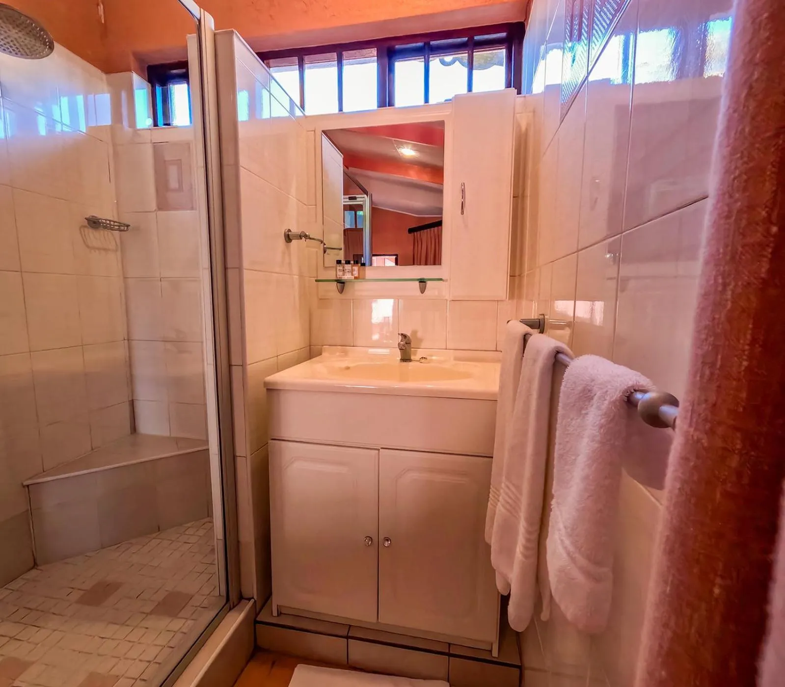 Shower in Westlodge at Graskop B&B