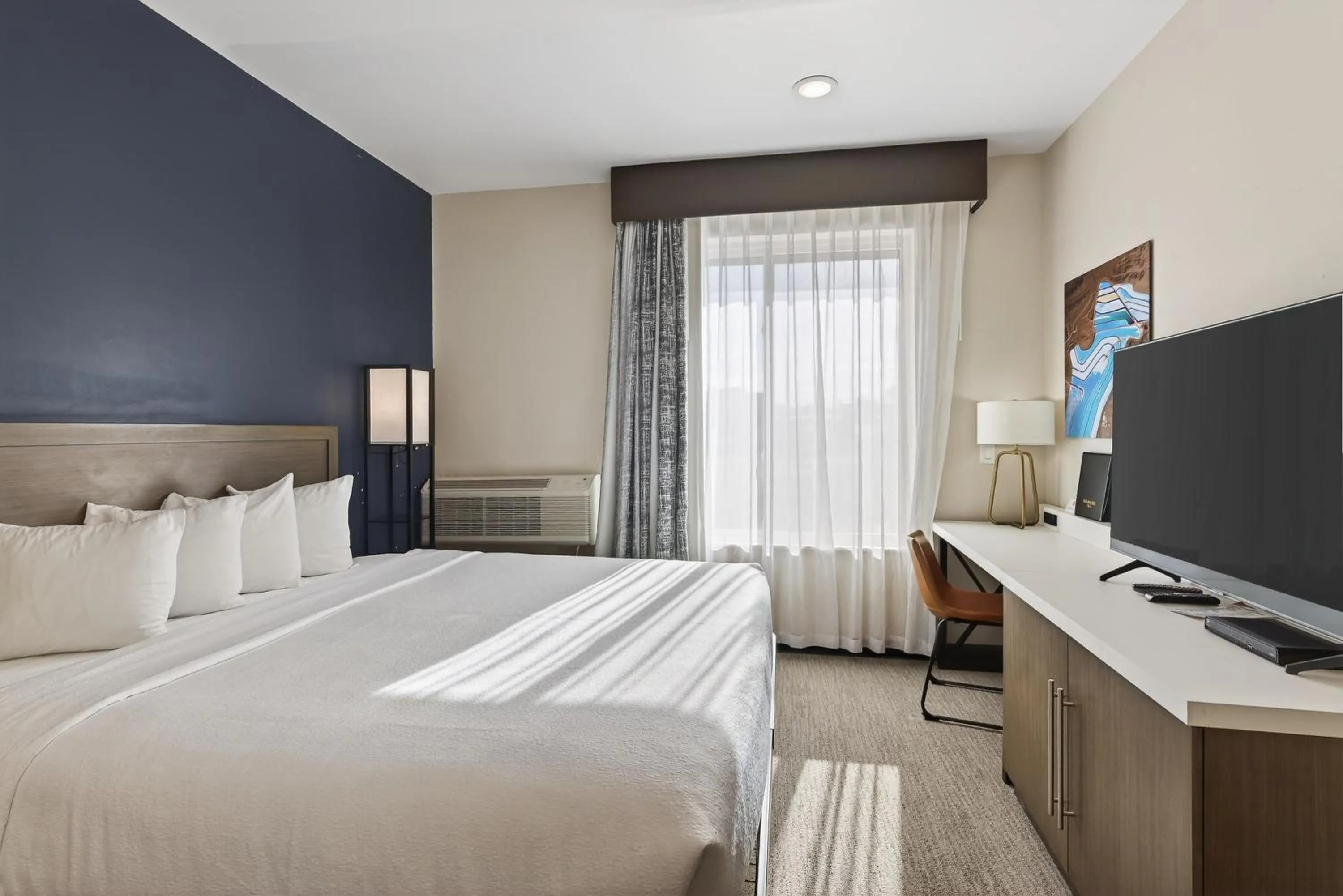 Property building, Bed in Scenic View Inn & Suites Moab