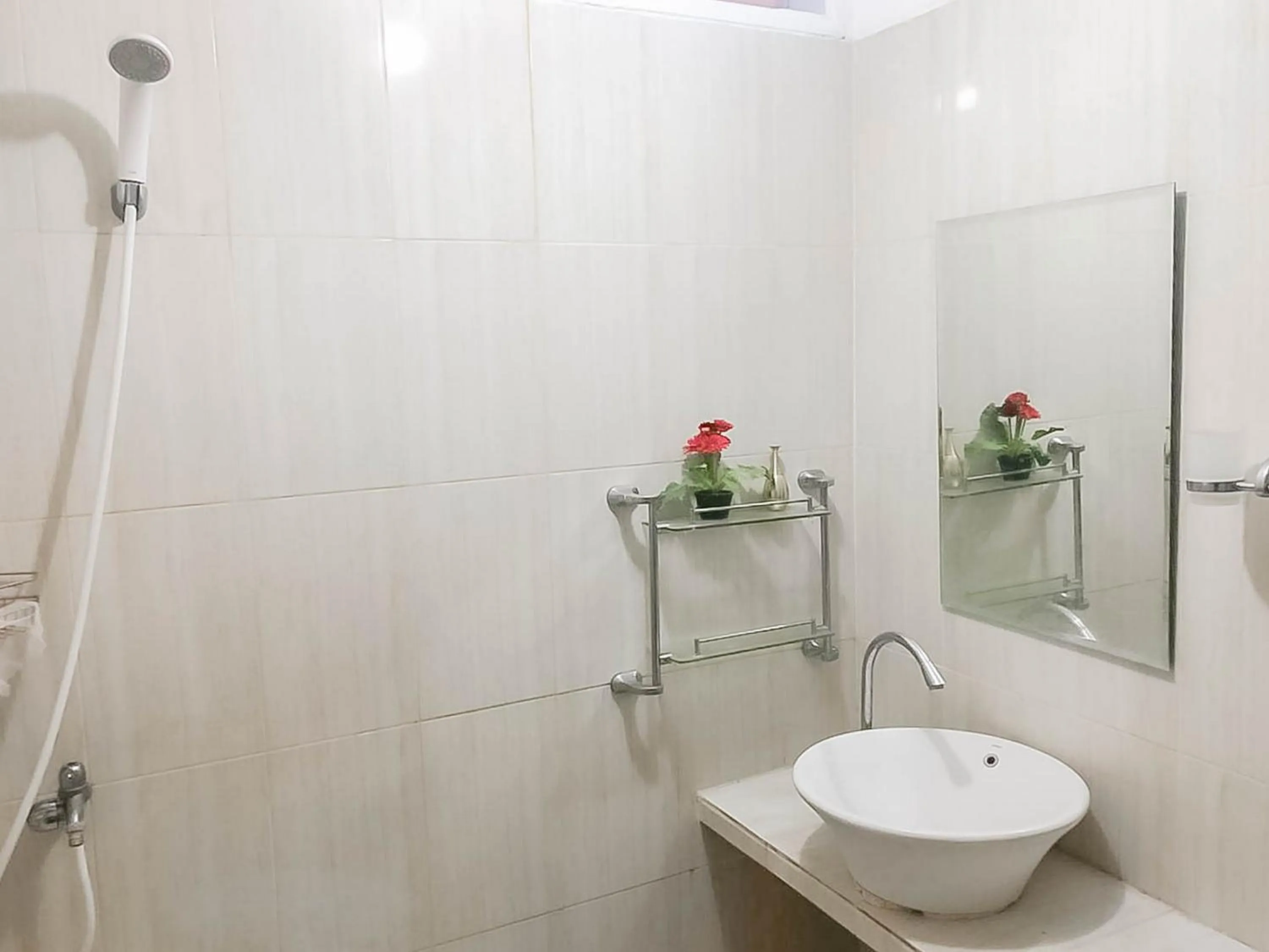 Bathroom in Rumah Panggung Guest House Syariah Mitra RedDoorz