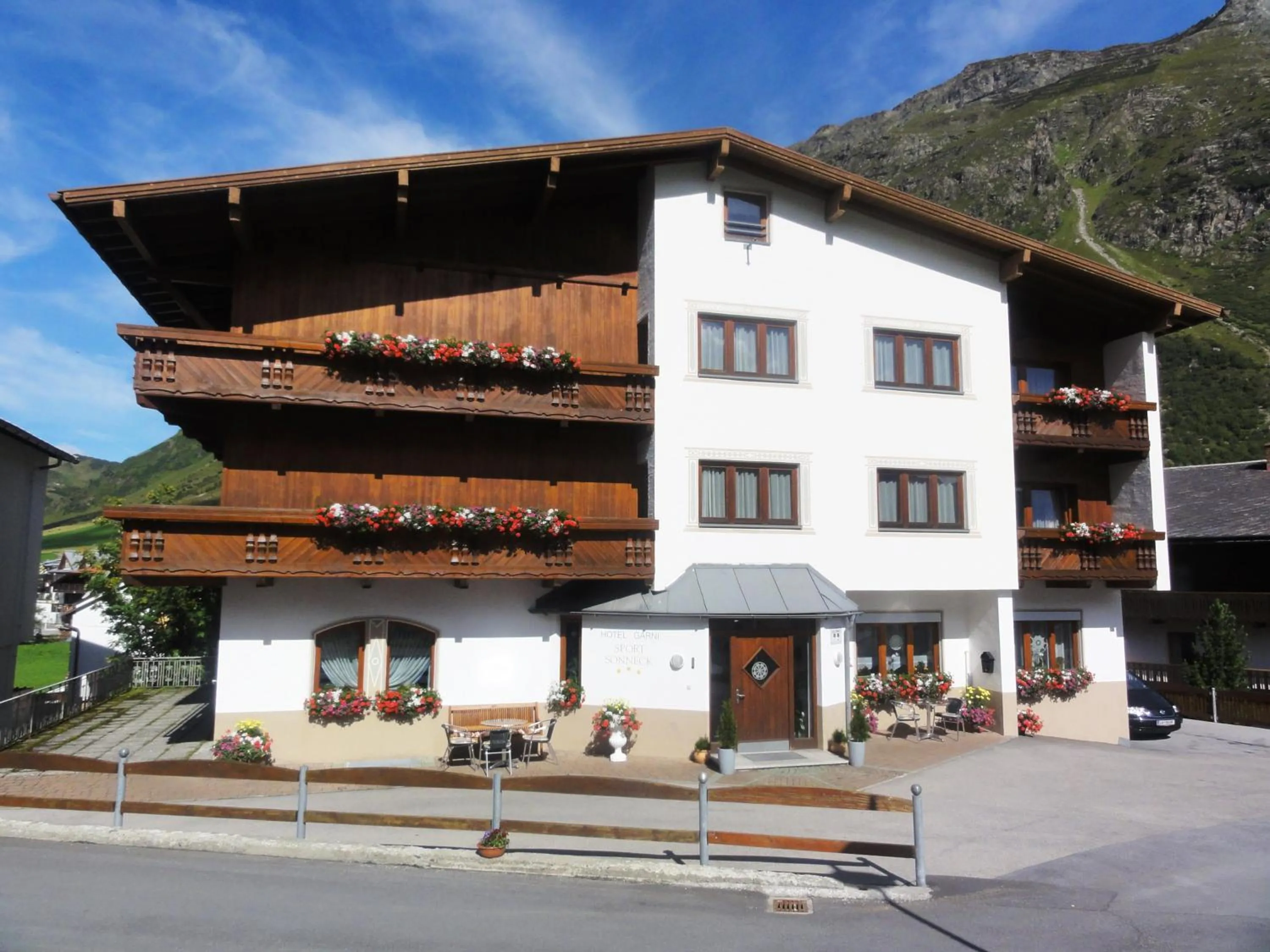 Facade/entrance in Hotel Garni Sport Sonneck