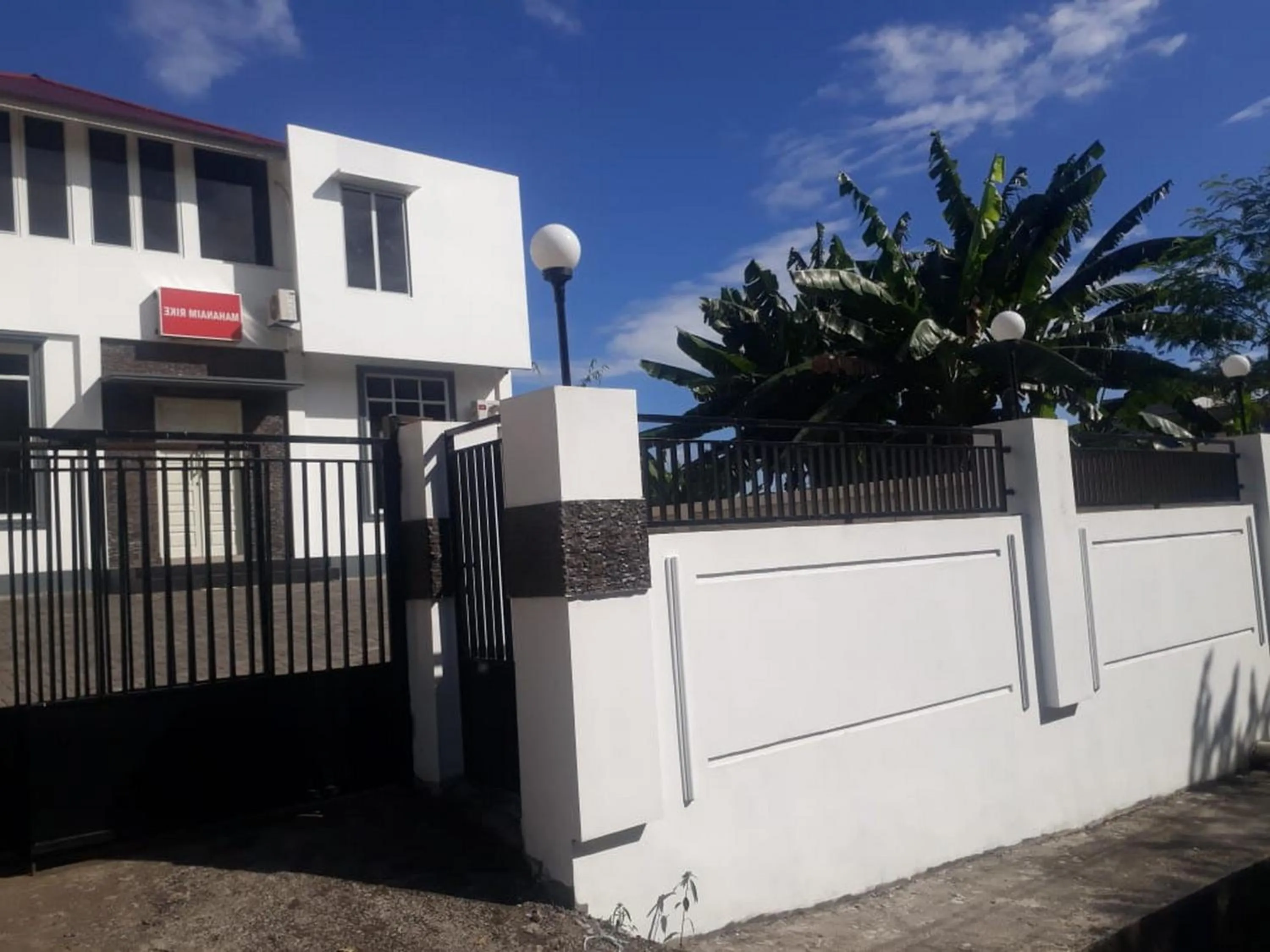 Facade/entrance in RedDoorz @ Wanea Area Manado