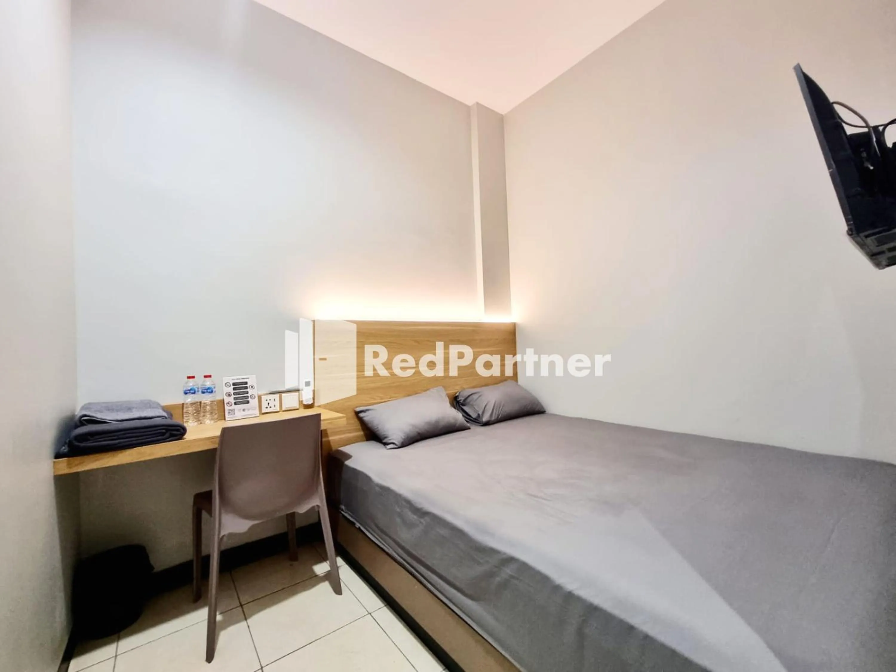 Bedroom in Pandawa Guest House At Ngaliyan Square Mitra RedDoorz