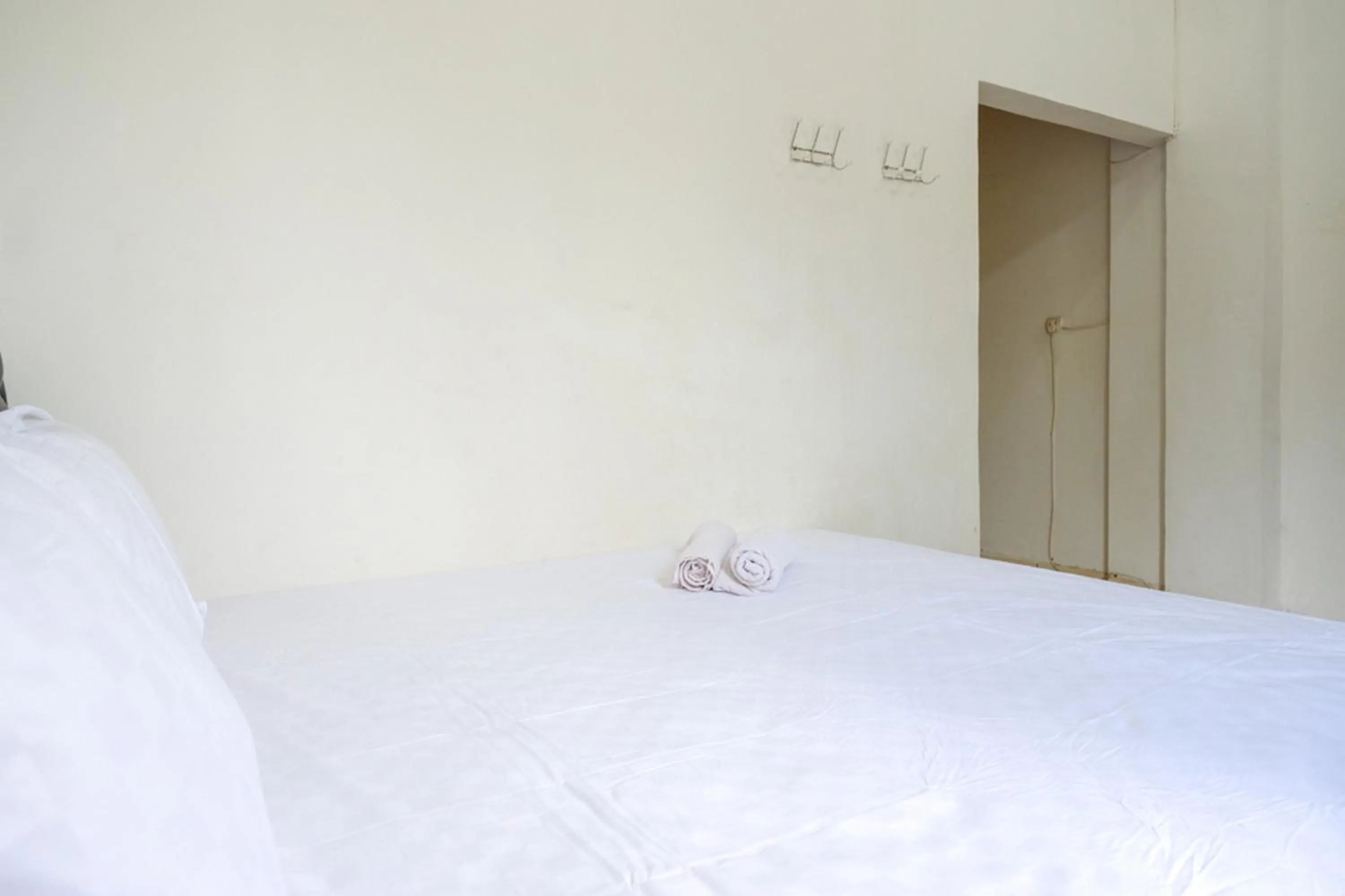 Property building in Pandawa Guest House At Ngaliyan Square Mitra RedDoorz