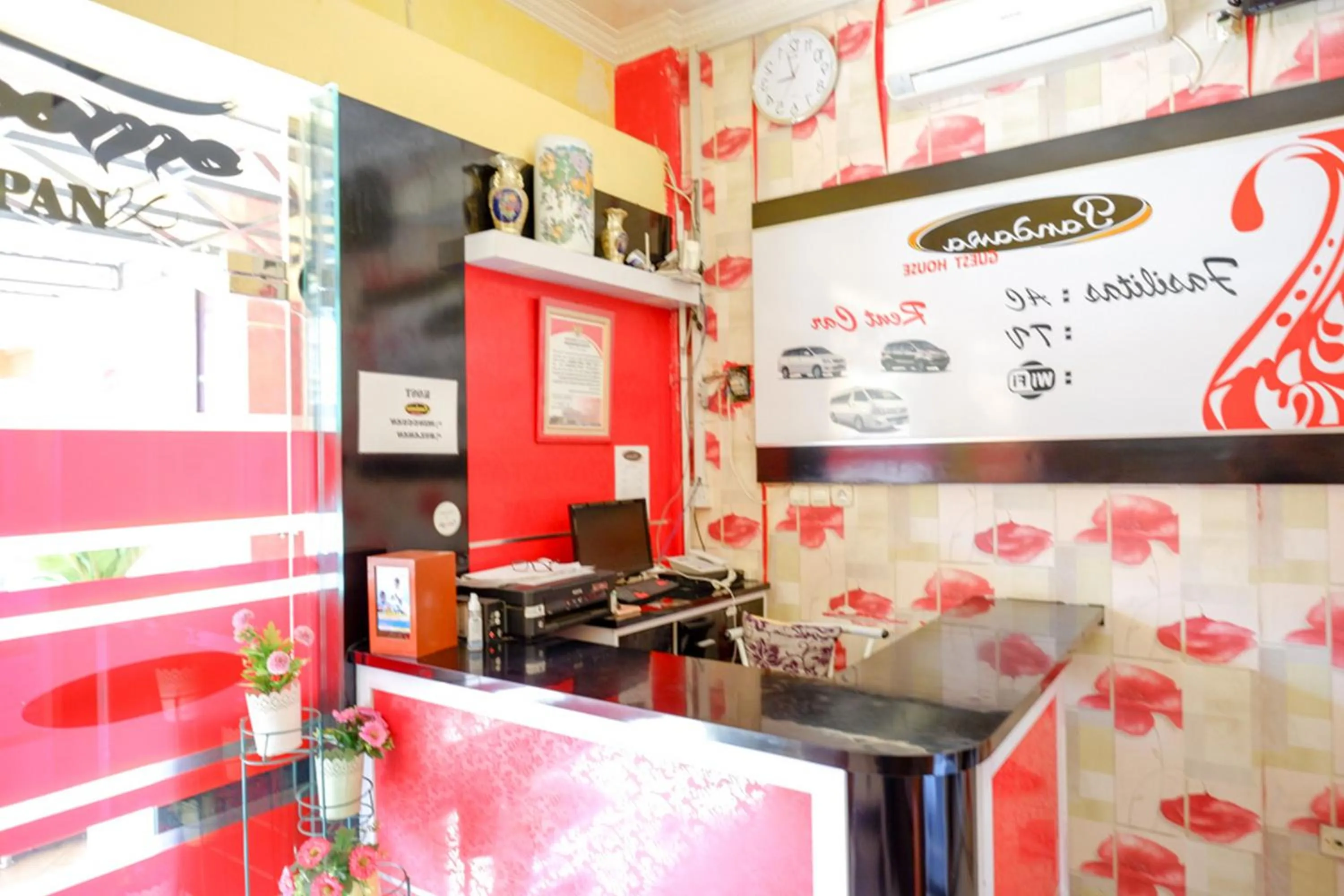 Property building in Pandawa Guest House At Ngaliyan Square Mitra RedDoorz