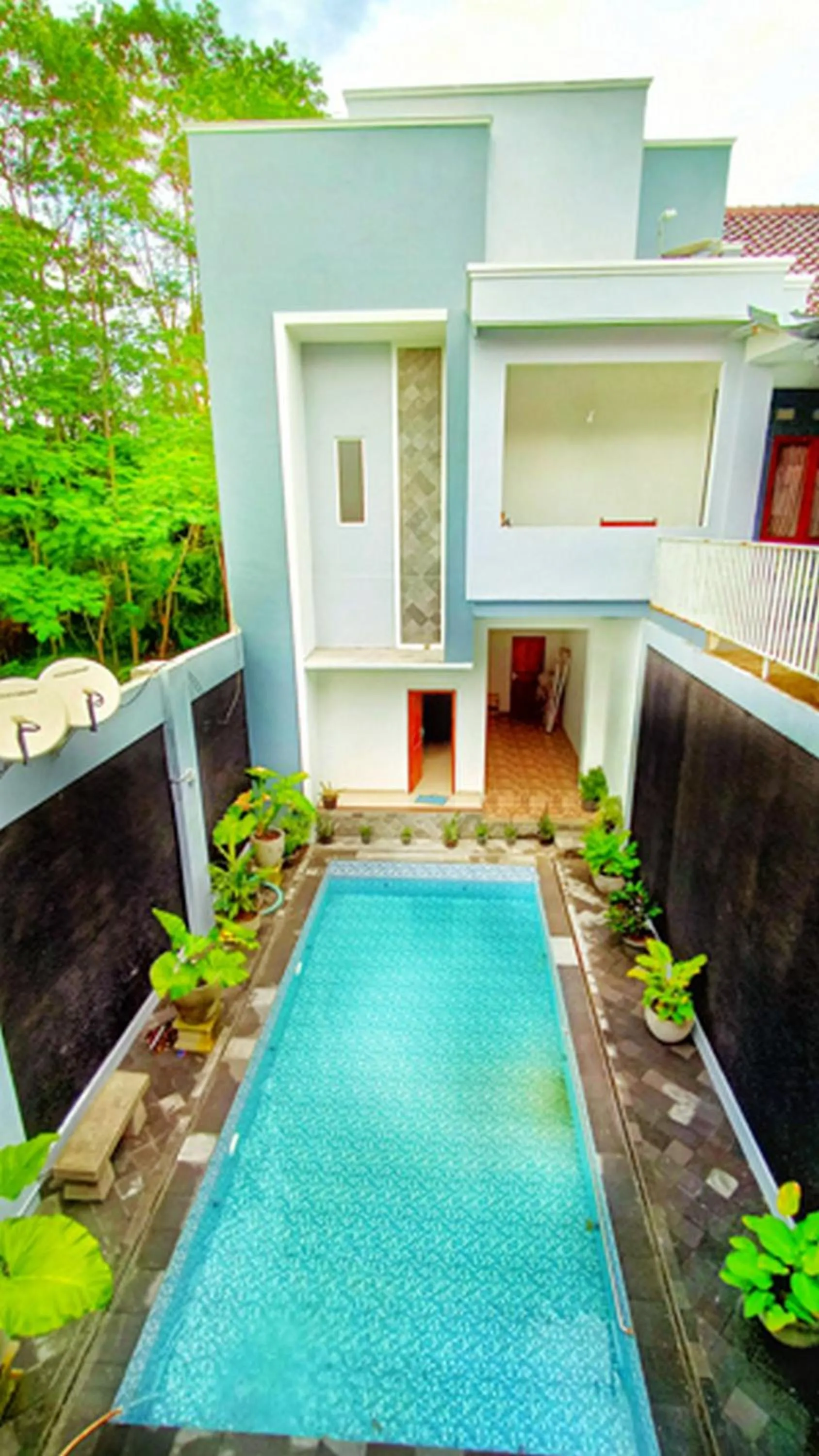 Property building in RedDoorz At Artomoro Guest House