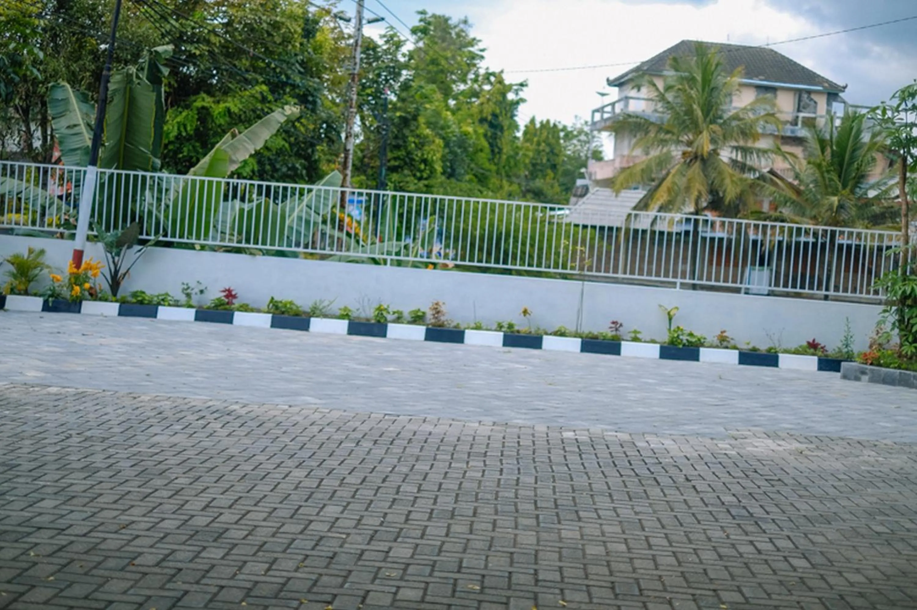 Property building in RedDoorz At Artomoro Guest House