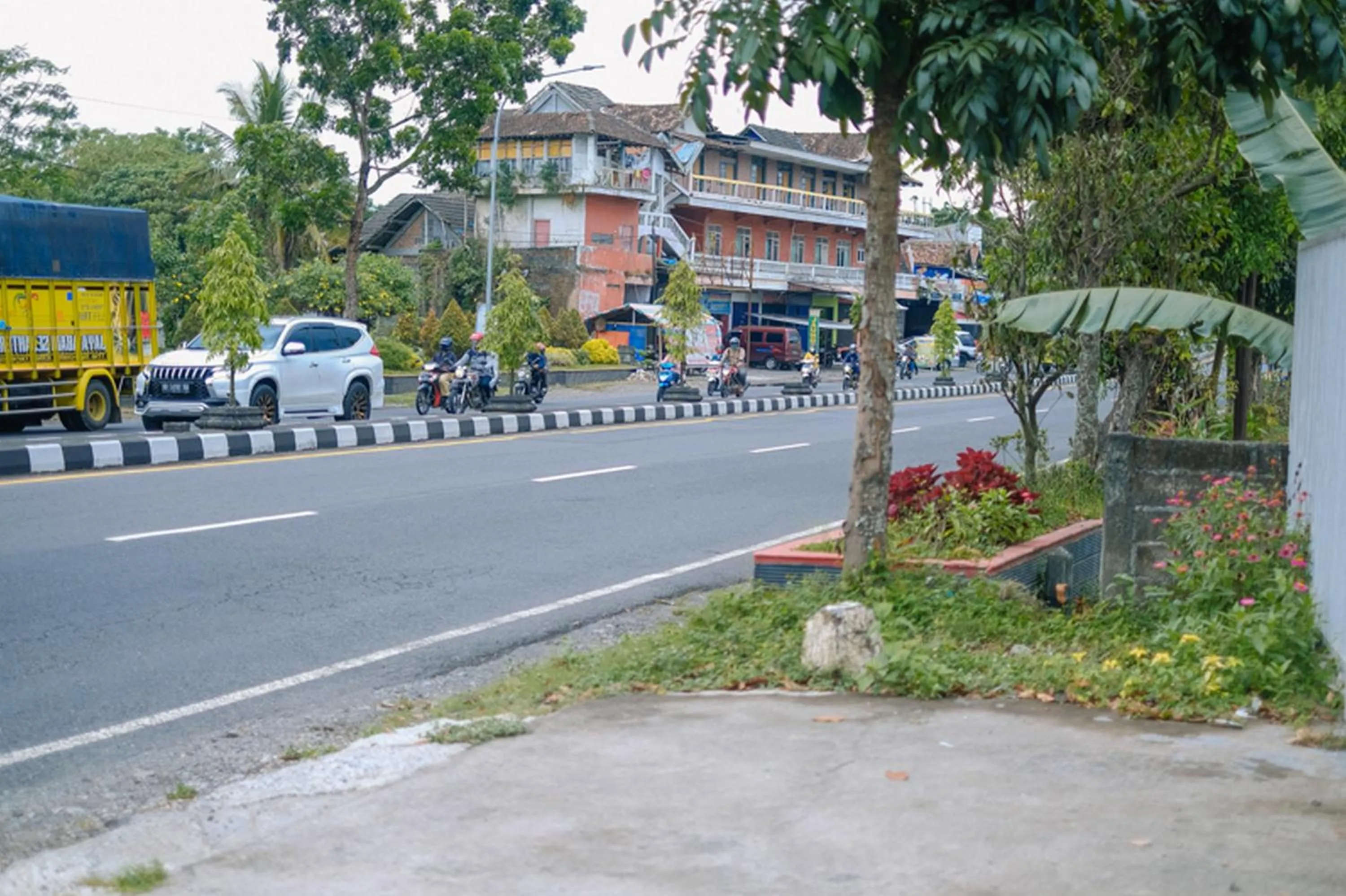 Property building in RedDoorz At Artomoro Guest House