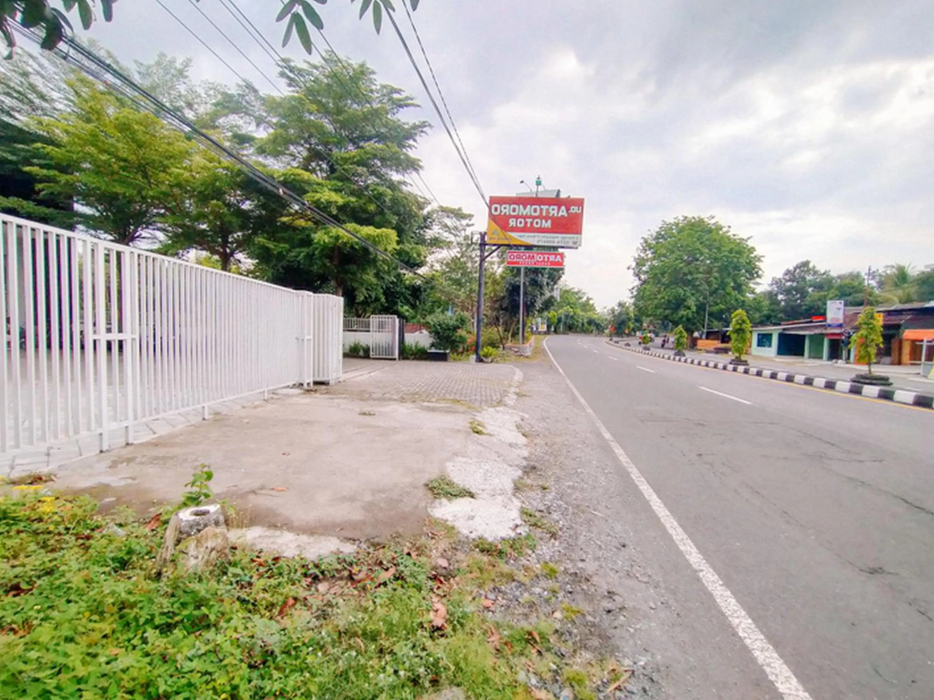 Property building in RedDoorz At Artomoro Guest House