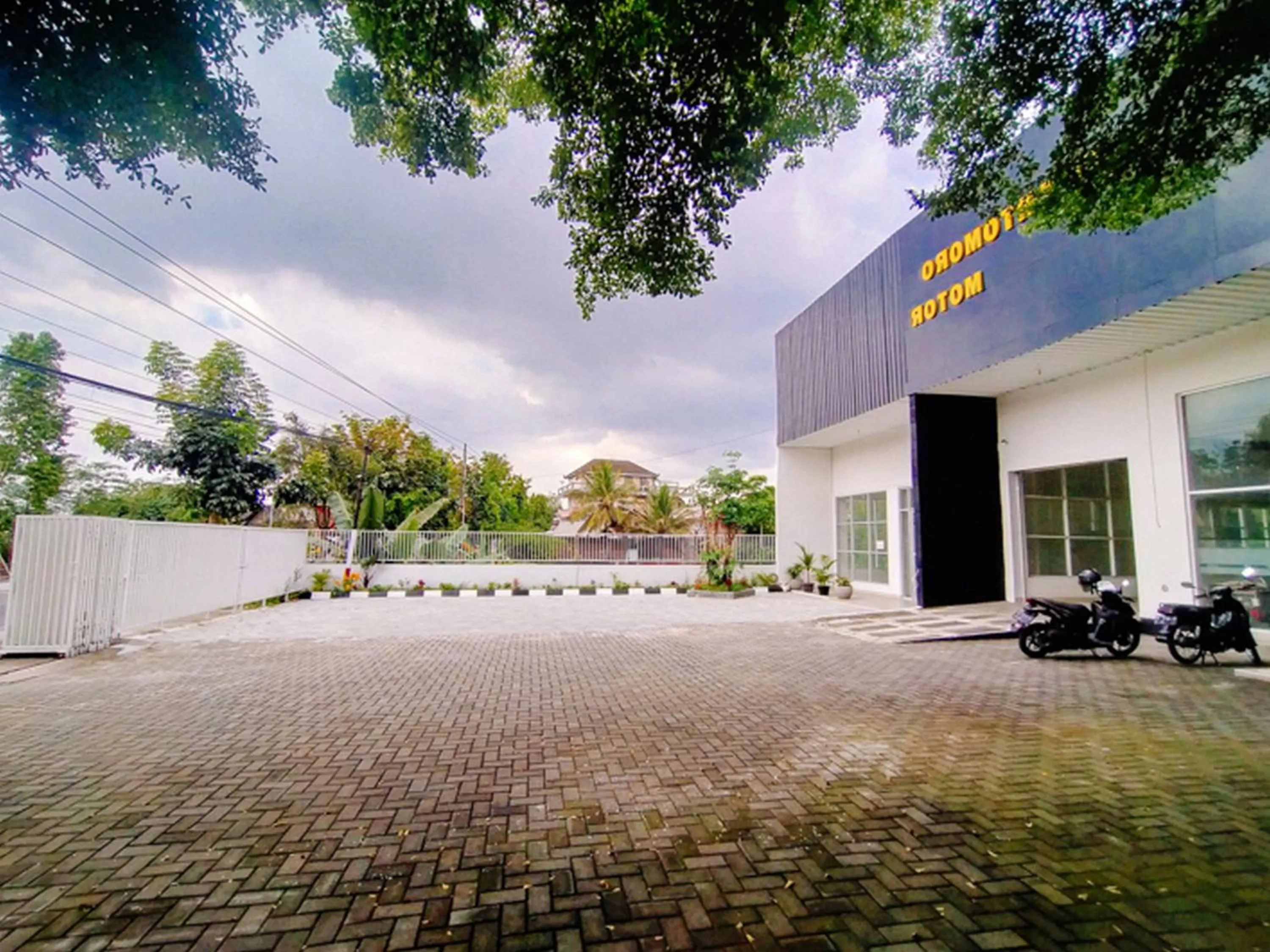 Property building in RedDoorz At Artomoro Guest House