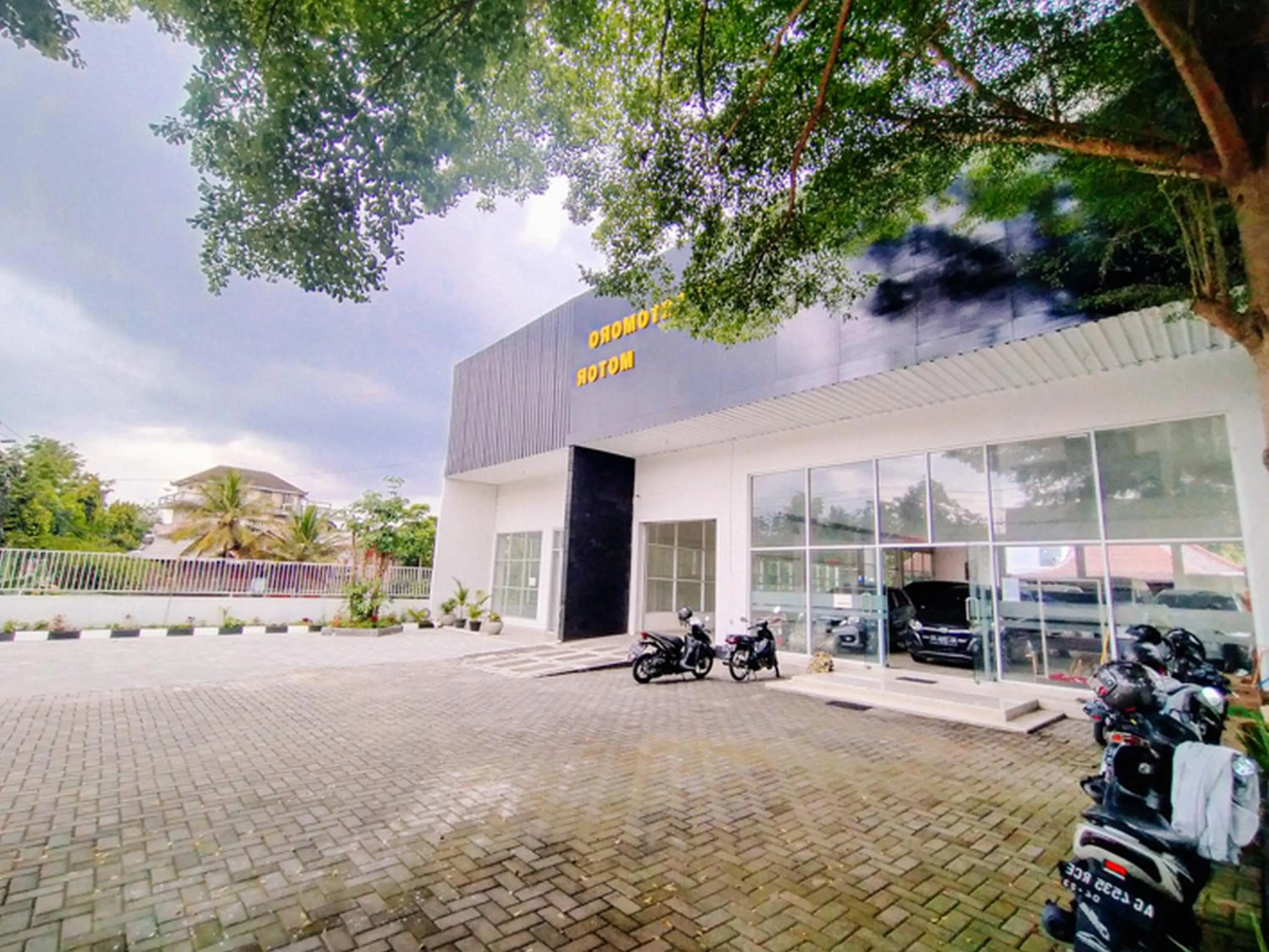 Property building in RedDoorz At Artomoro Guest House