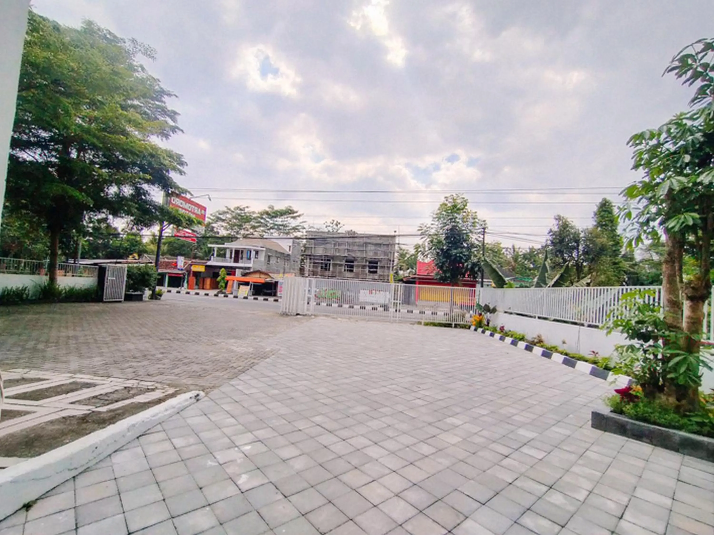 Property building in RedDoorz At Artomoro Guest House