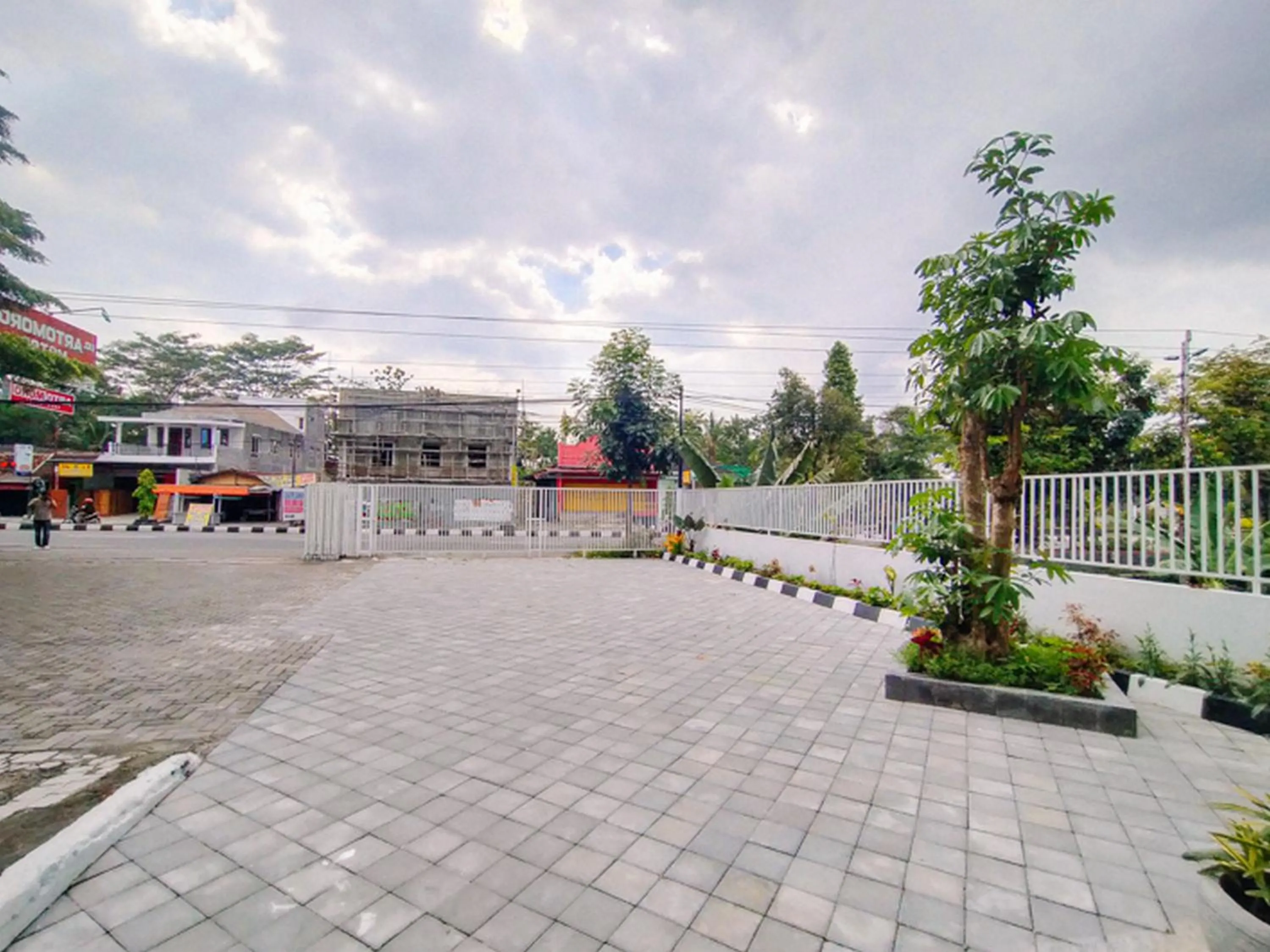 Property building in RedDoorz At Artomoro Guest House