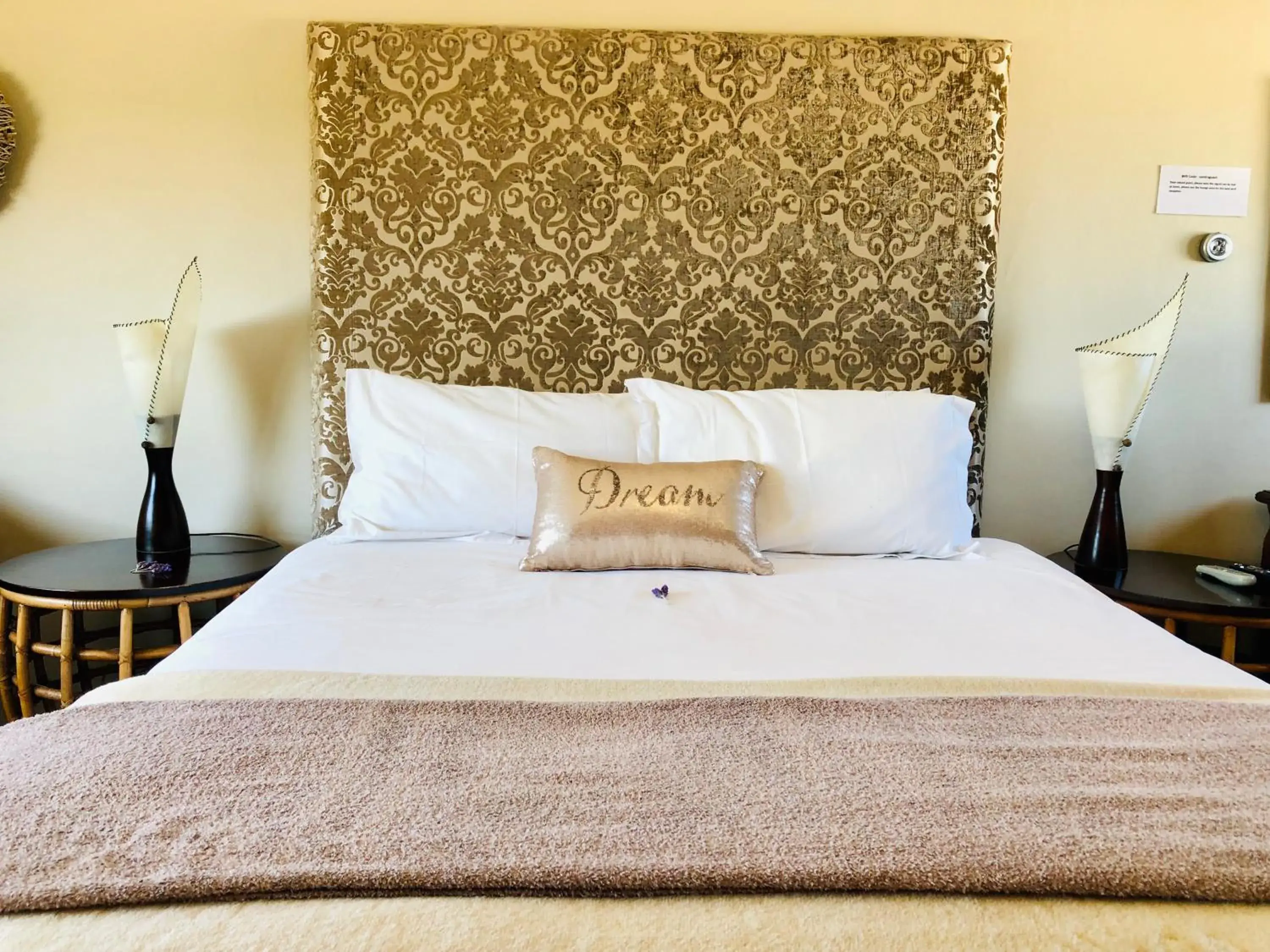 Double Room in Sandra's Guest House Double Room in Sandra's Guest House