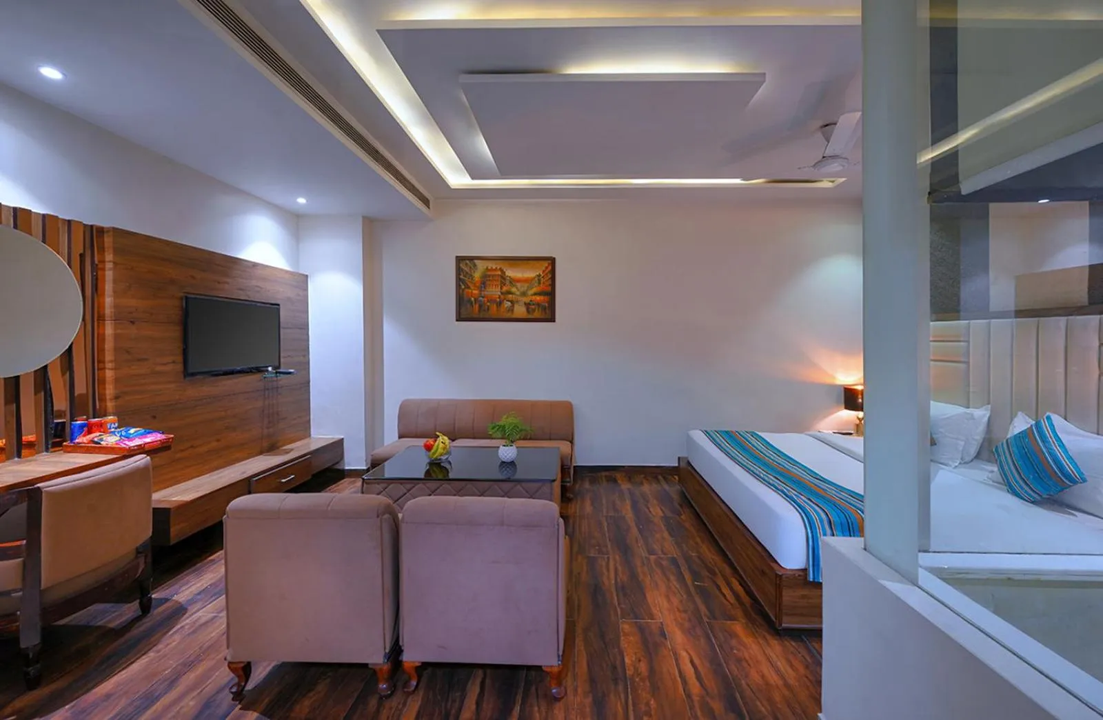 Living room, Bed in TreeHouse London Street Amritsar