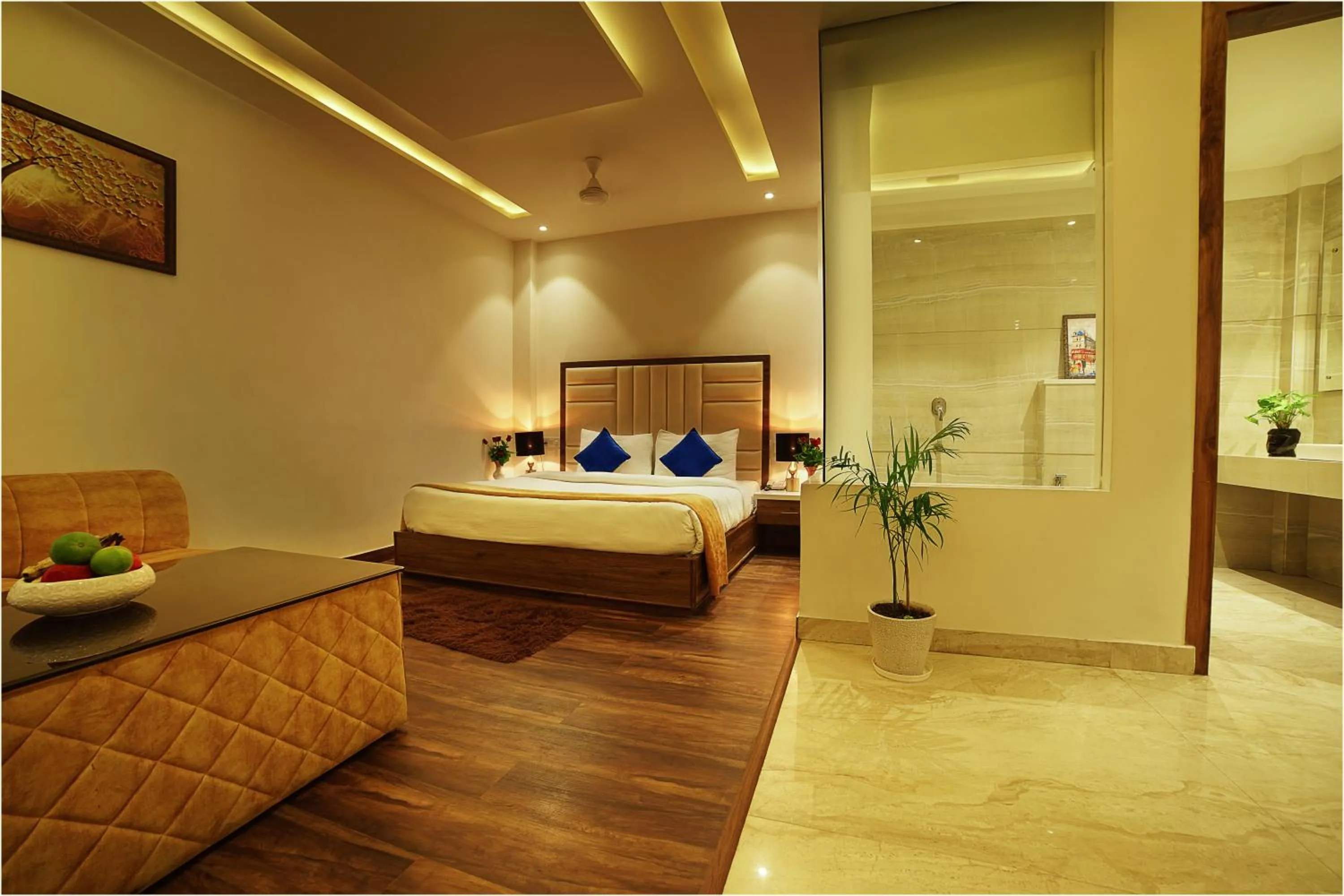 Photo of the whole room, Bed in TreeHouse London Street Amritsar