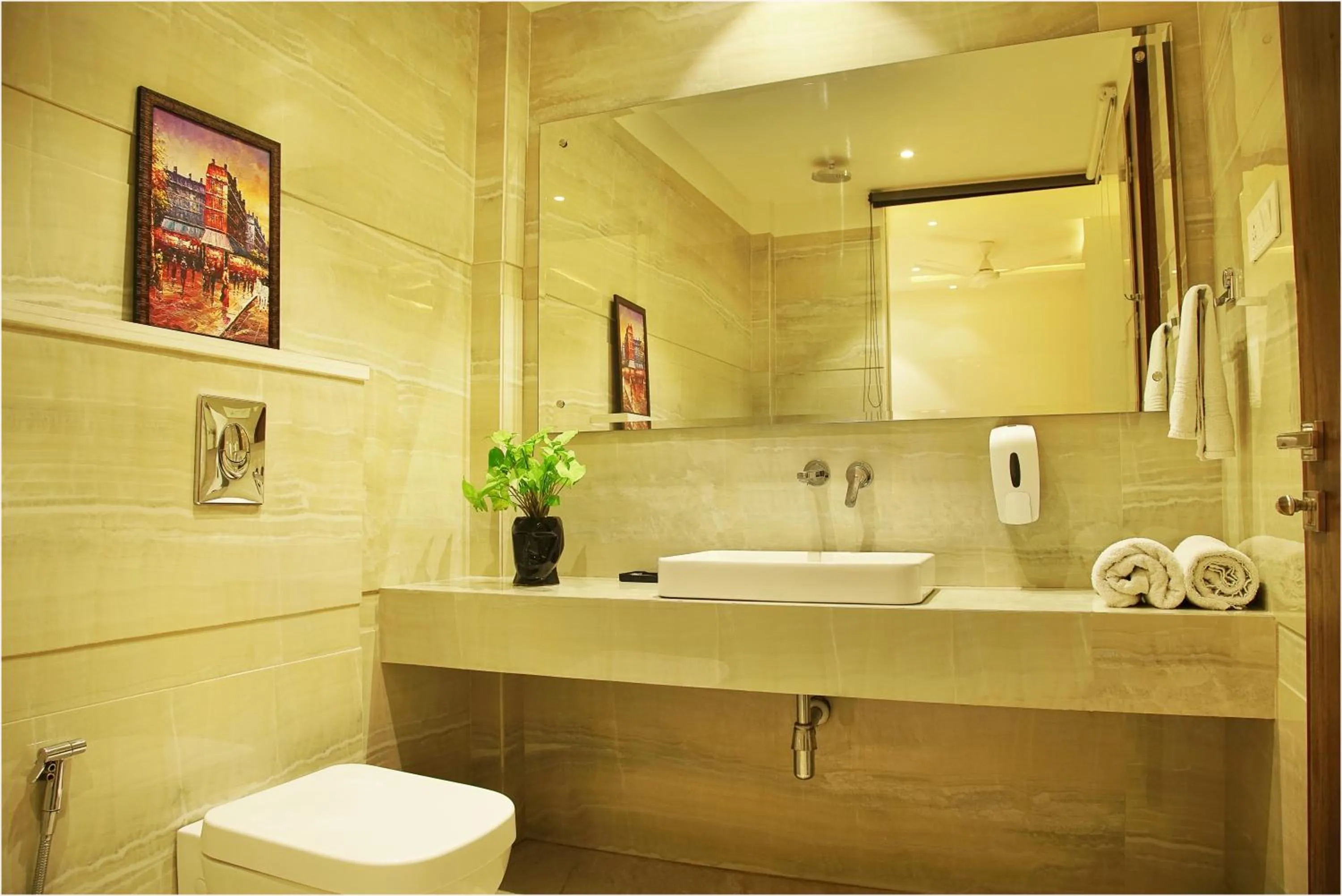 Bathroom in TreeHouse London Street Amritsar