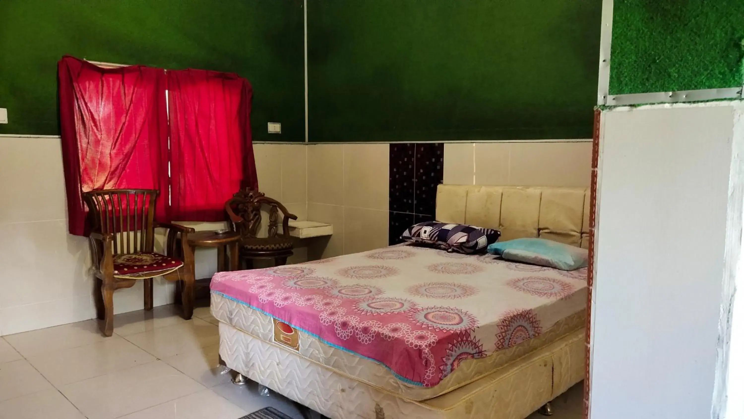 Deluxe Room in Hotel Sayna Deluxe Room in Hotel Sayna