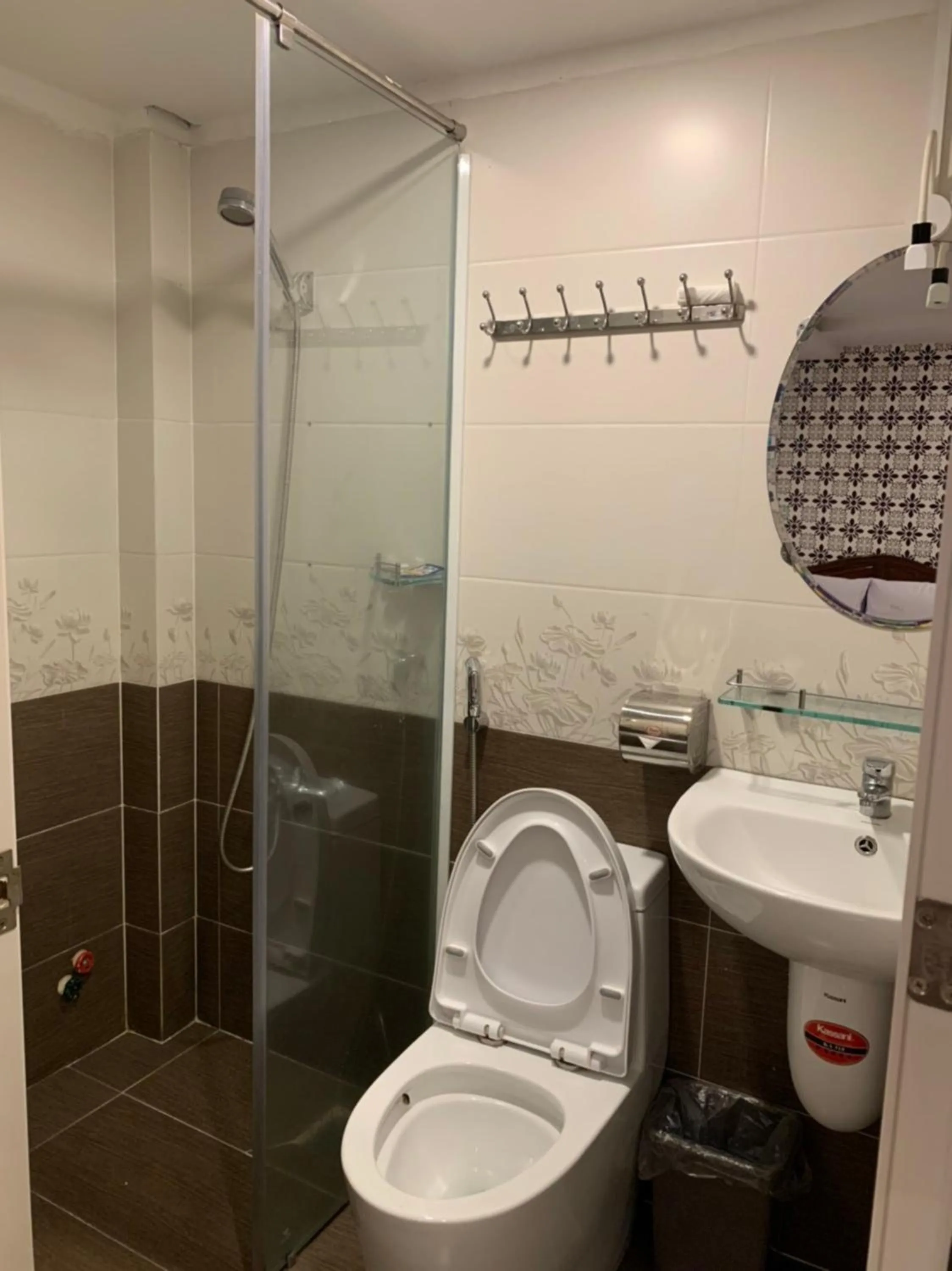 Bathroom in Hoang Yen Nhi Hotel