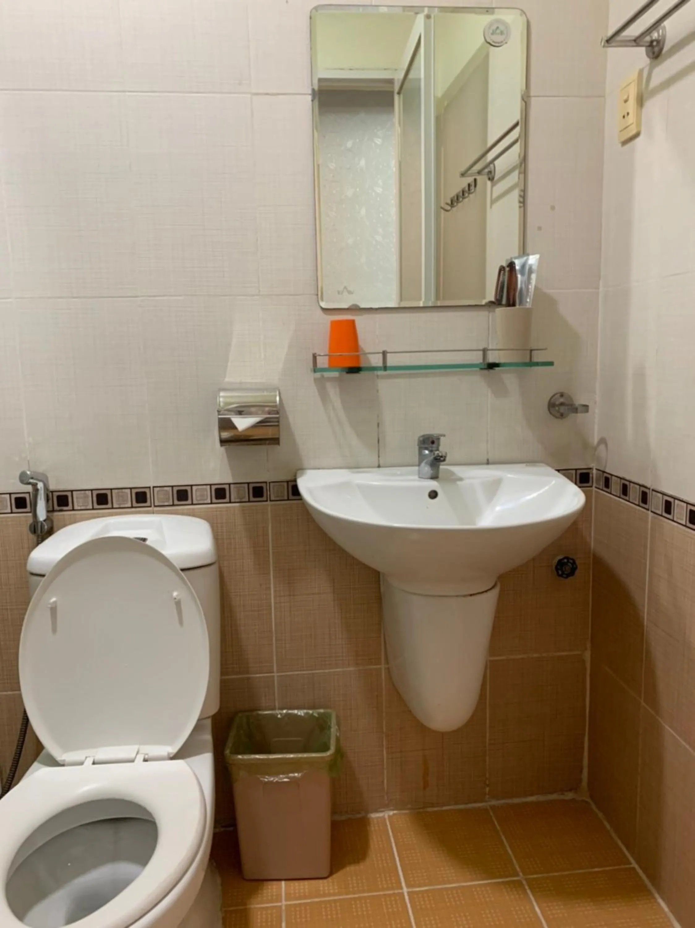 Bathroom in Hoang Yen Nhi Hotel