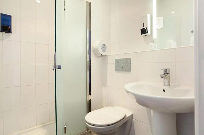 Shower in Hotel Montpensier