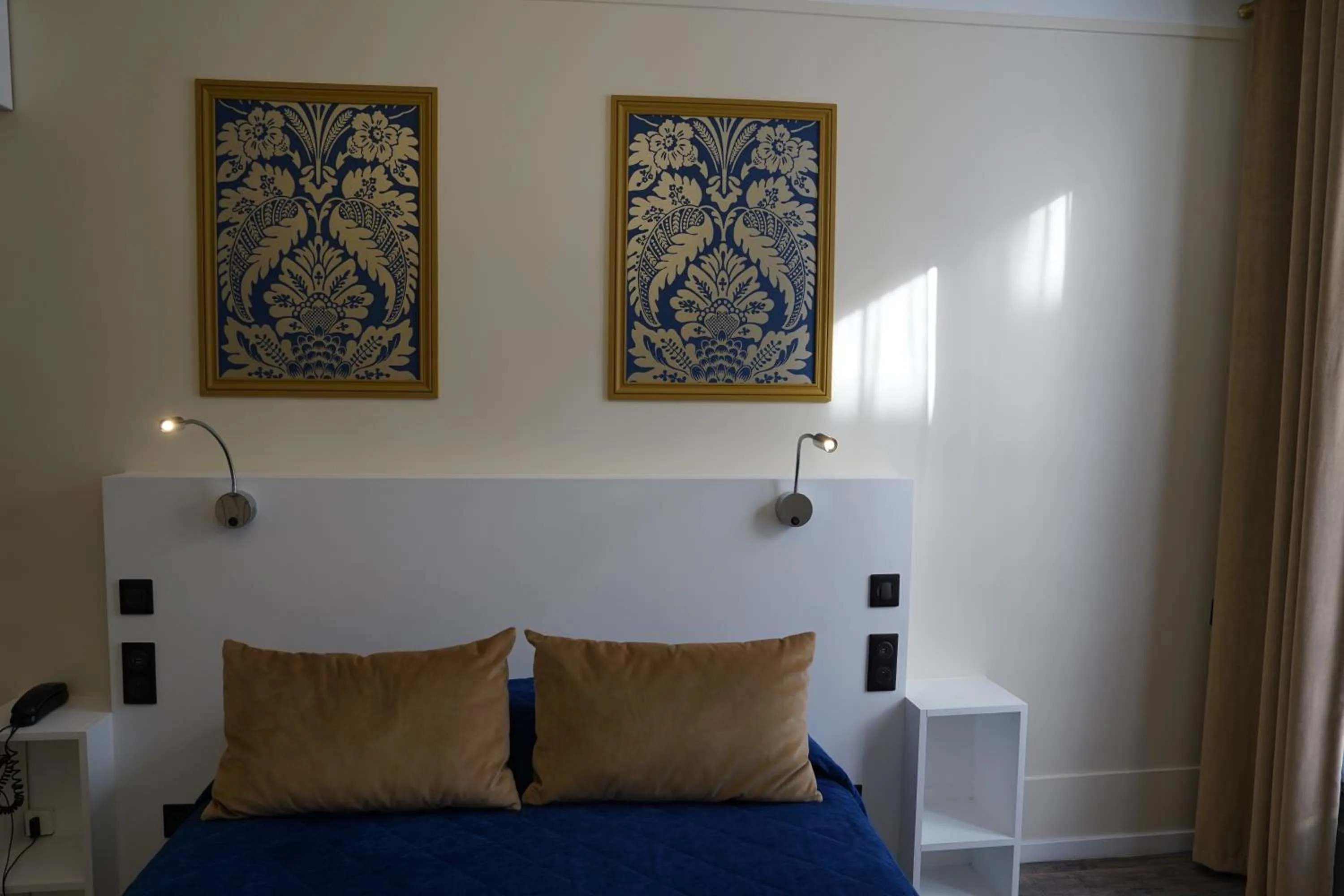 Bed in Hotel Montpensier