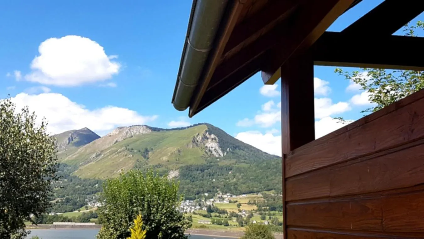 Mountain view in Chalets du Lac