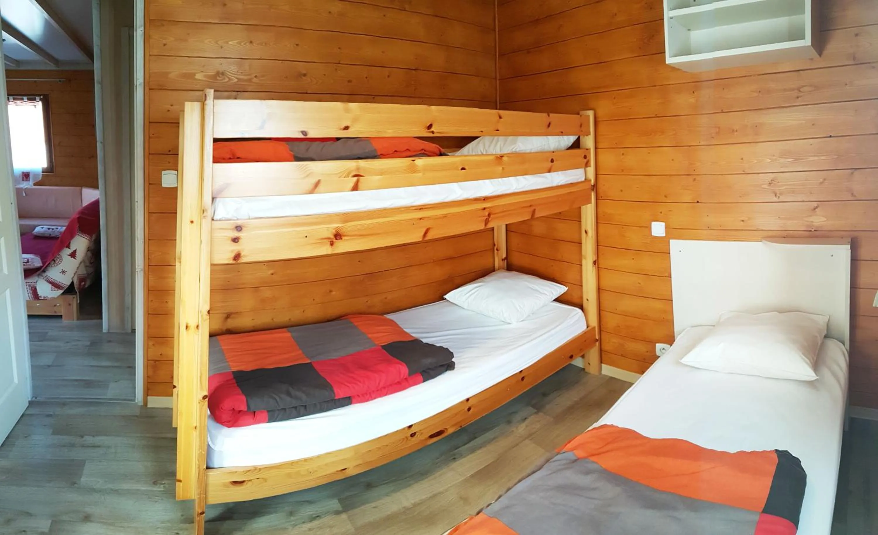 bunk bed, Bed in Chalets du Lac