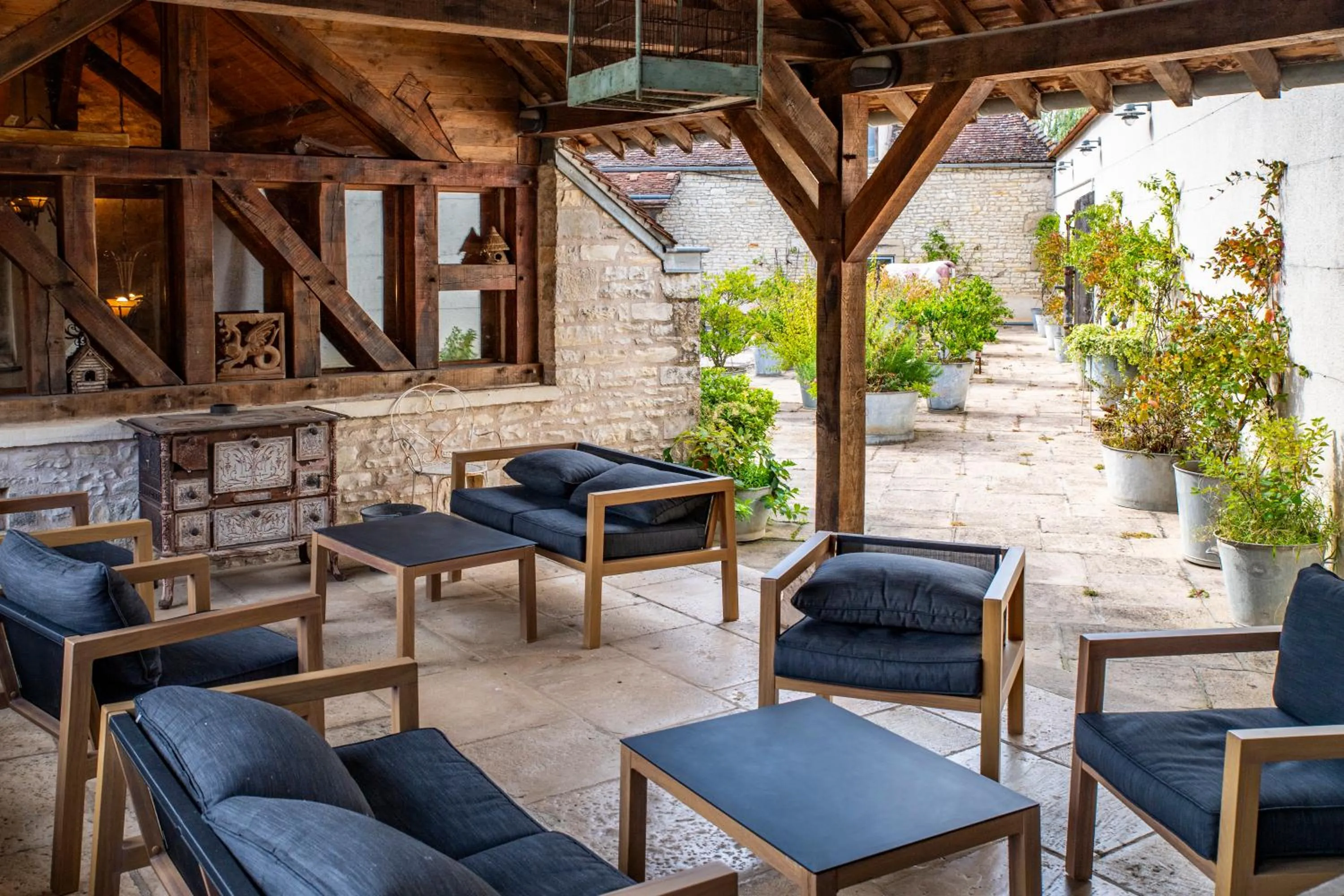Patio in Hôtel De La Beursaudiere
