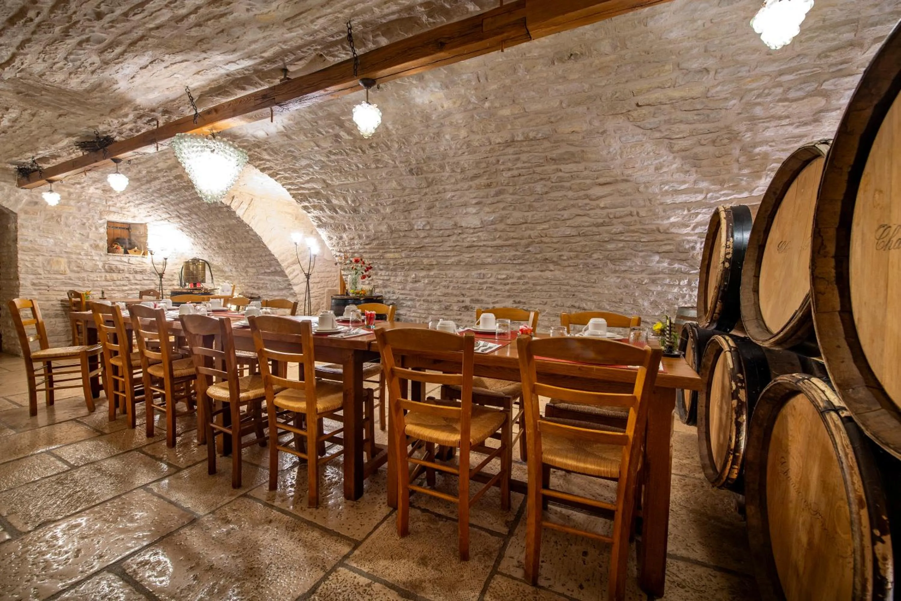 Restaurant/places to eat in Hôtel De La Beursaudiere