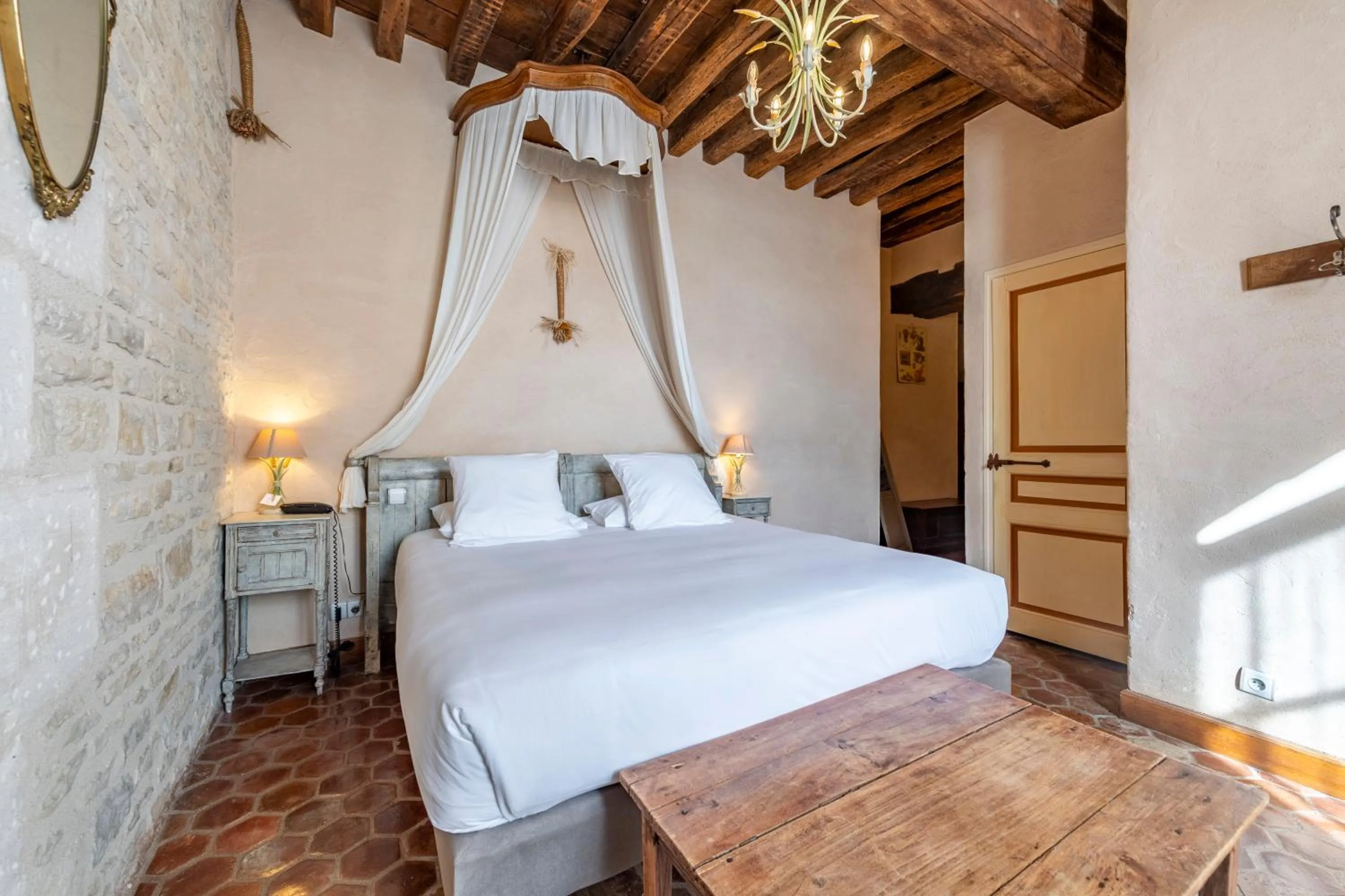 Photo of the whole room, Bed in Hôtel De La Beursaudiere