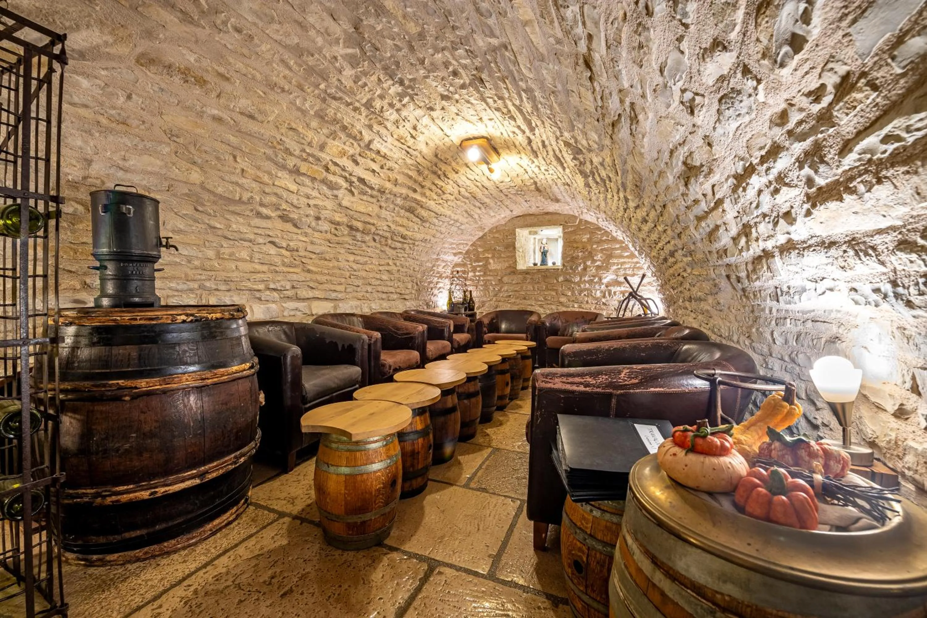 Restaurant/places to eat in Hôtel De La Beursaudiere