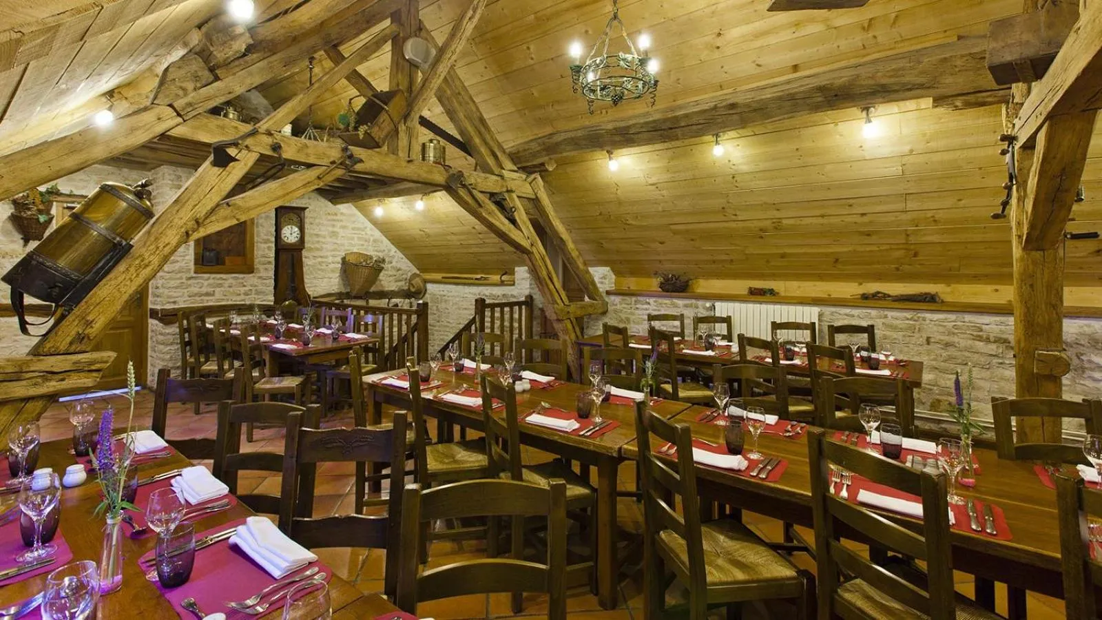 Restaurant/places to eat in Hôtel De La Beursaudiere