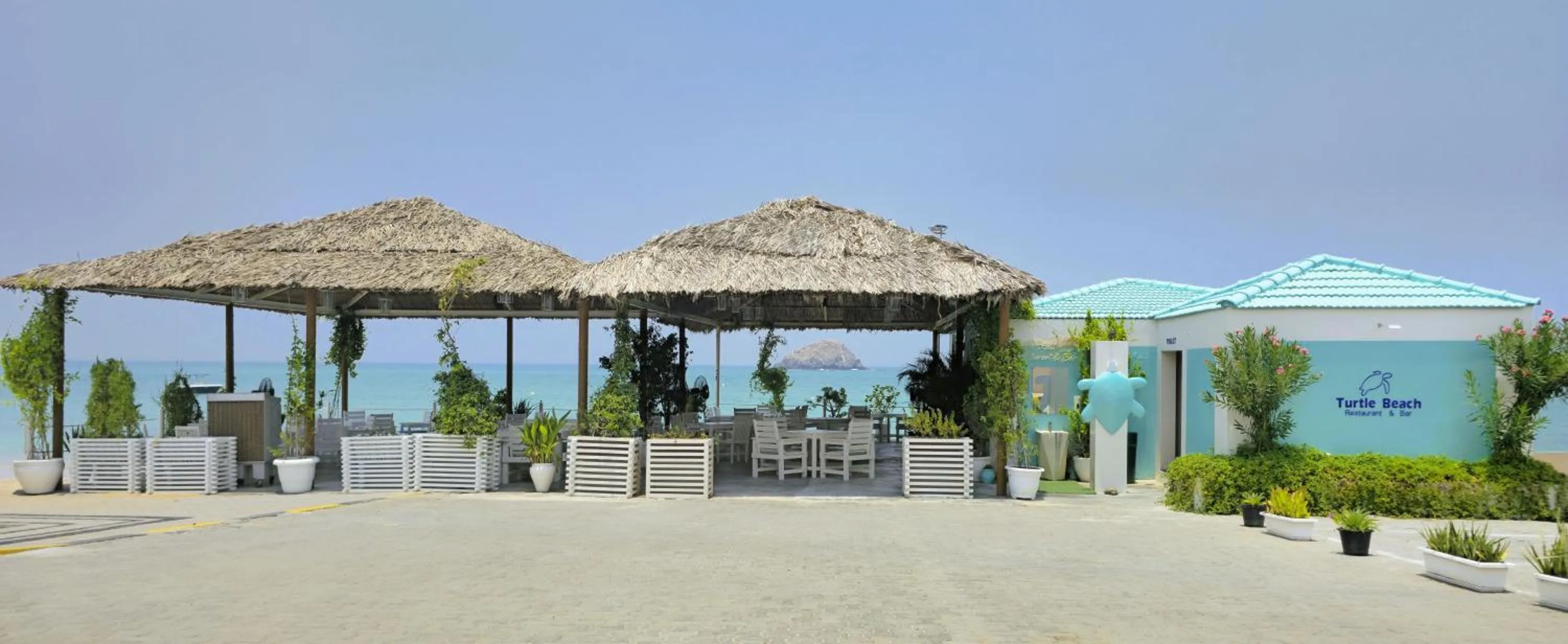 Restaurant/places to eat in Royal Beach Hotel & Resort
