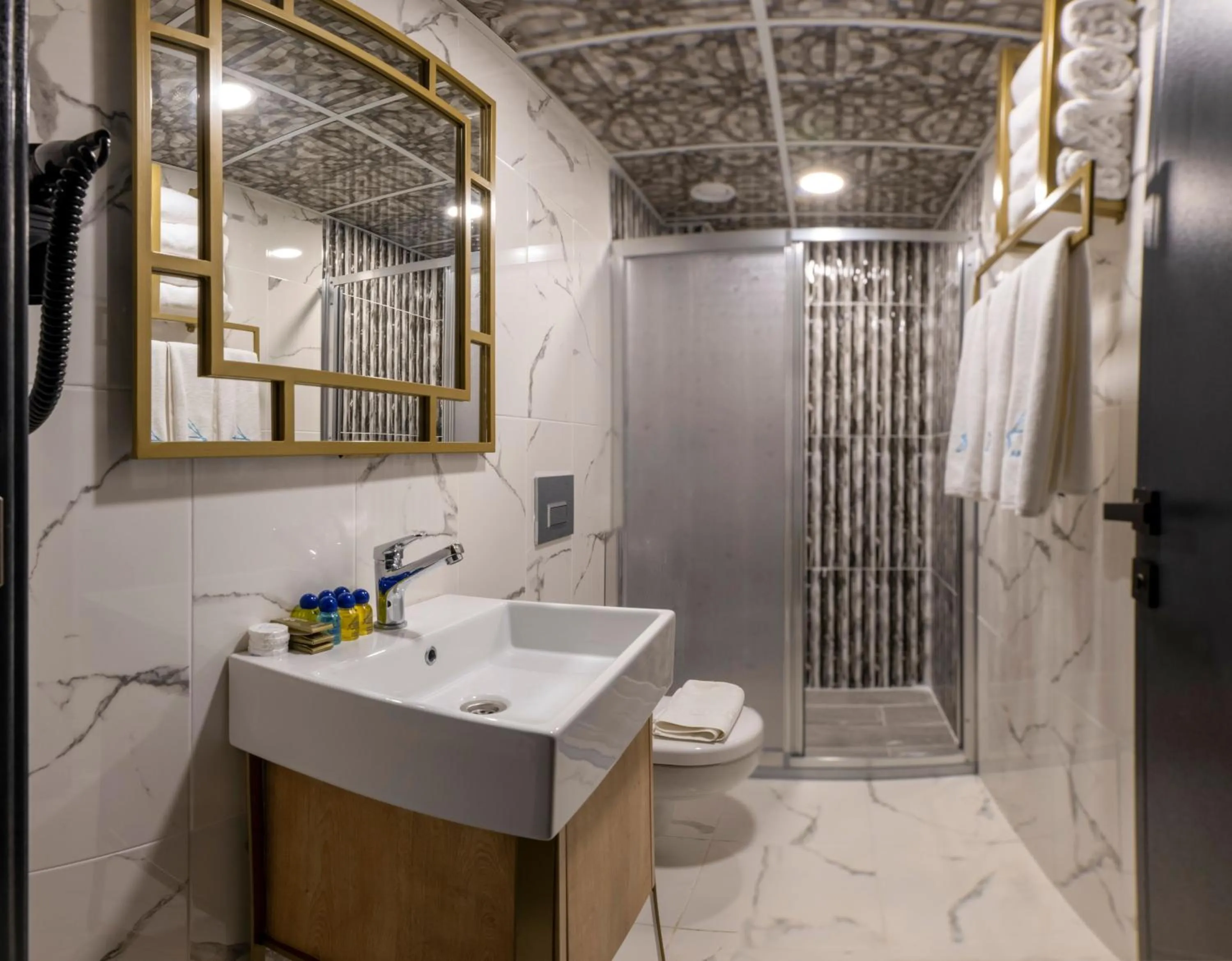 Bathroom in Fly And Stay Airport Hotel