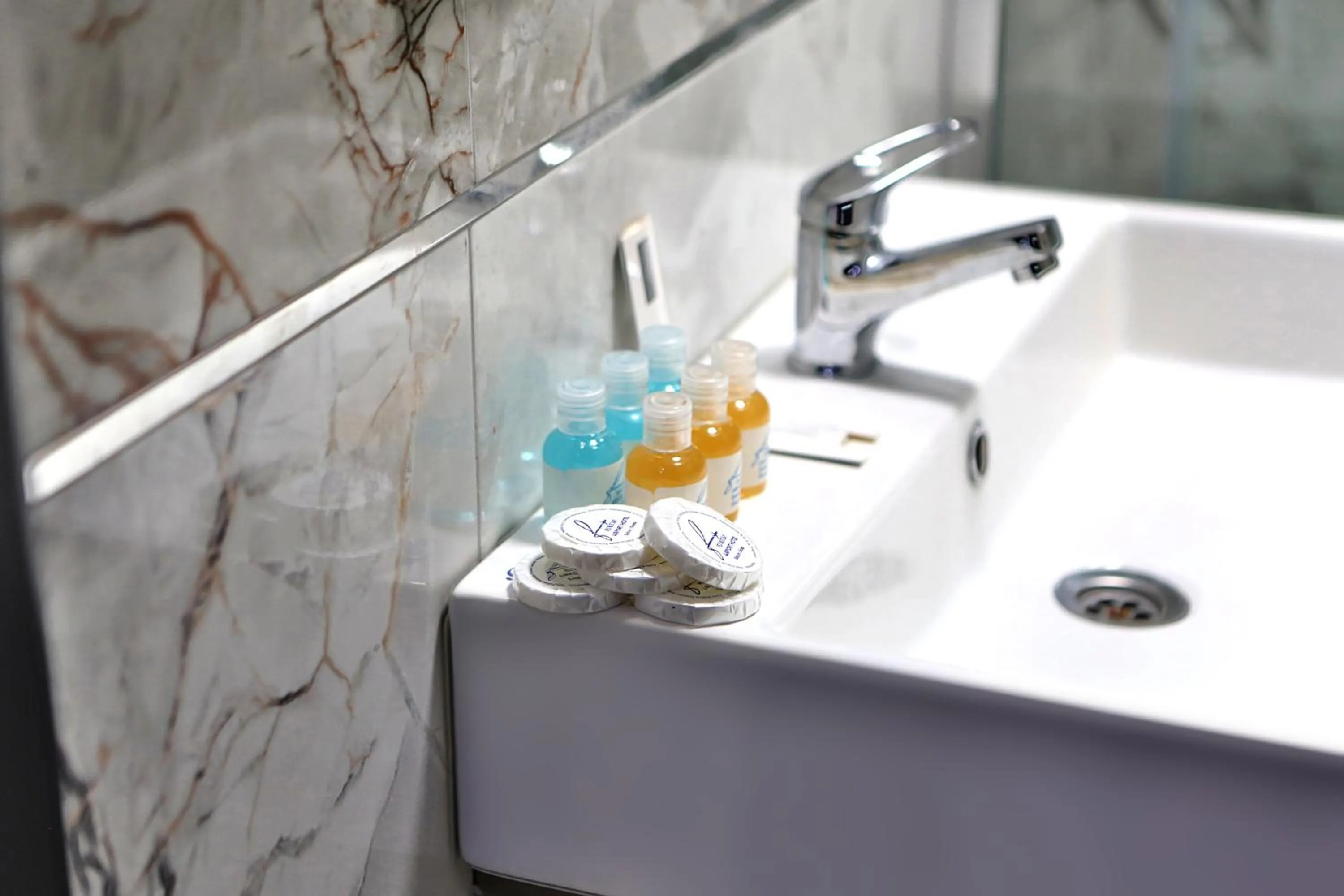 Bathroom in Fly And Stay Airport Hotel