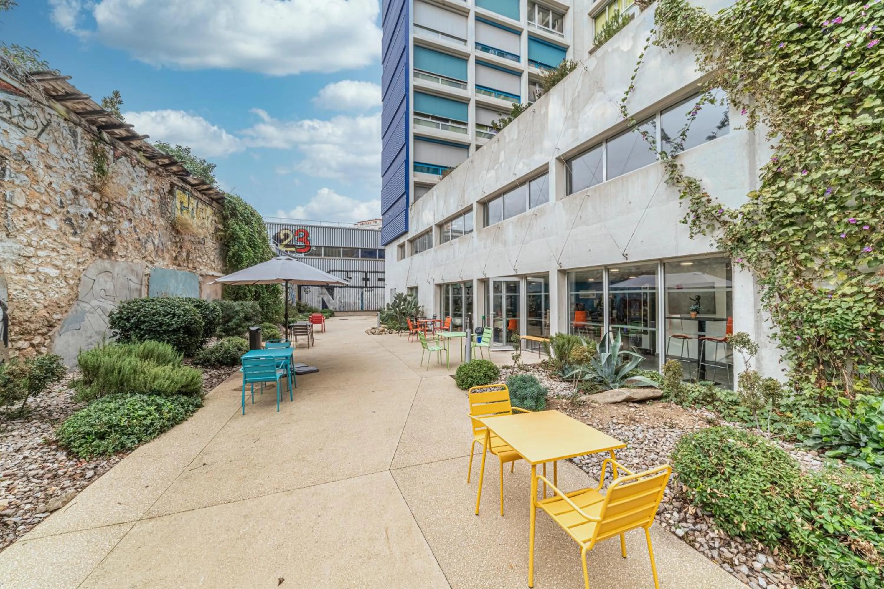 Patio in Montempô Appart'Hôtel Marseille Centre Dôme