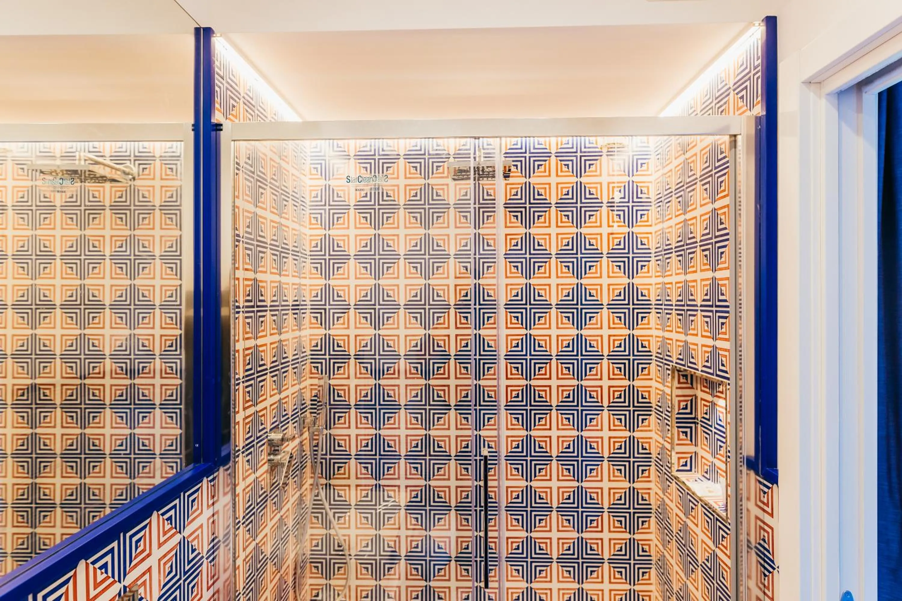 Shower in Maison Serena Sorrento