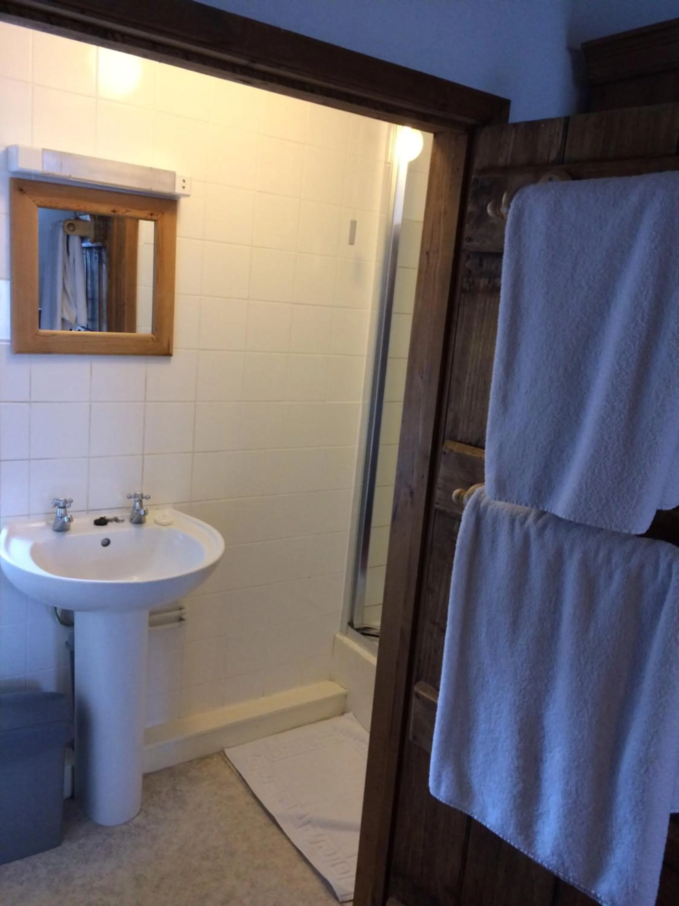 Bathroom in The White Horse Inn, Clun