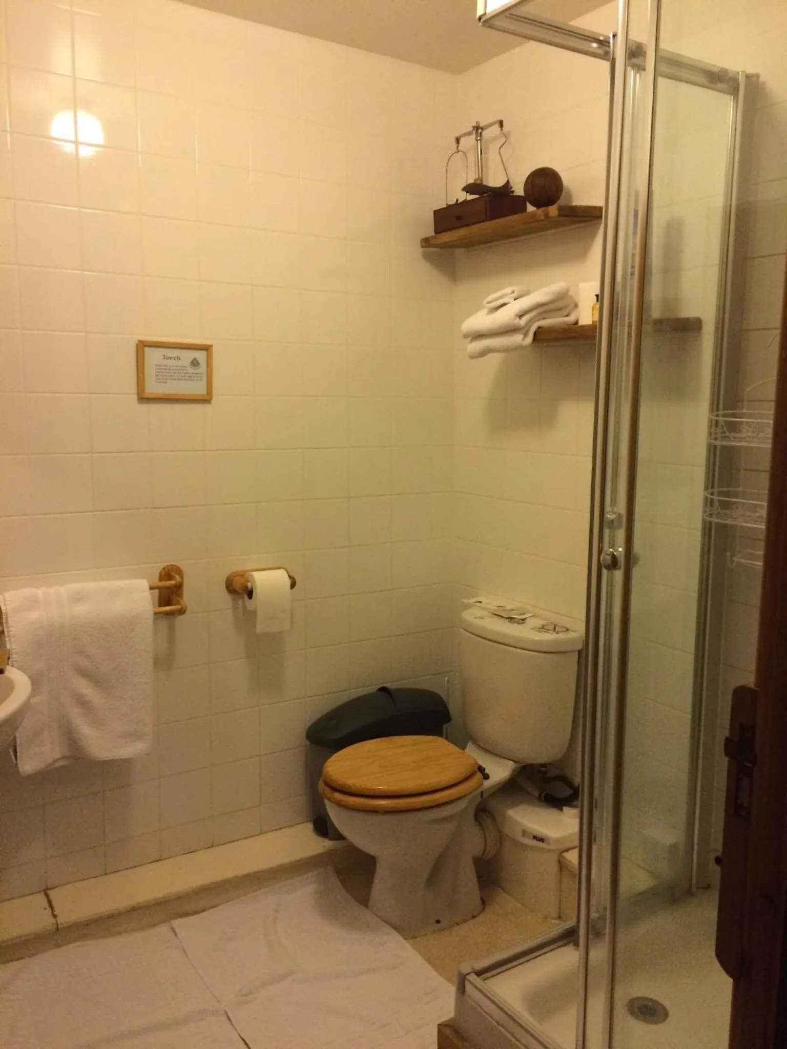 Photo of the whole room in The White Horse Inn, Clun