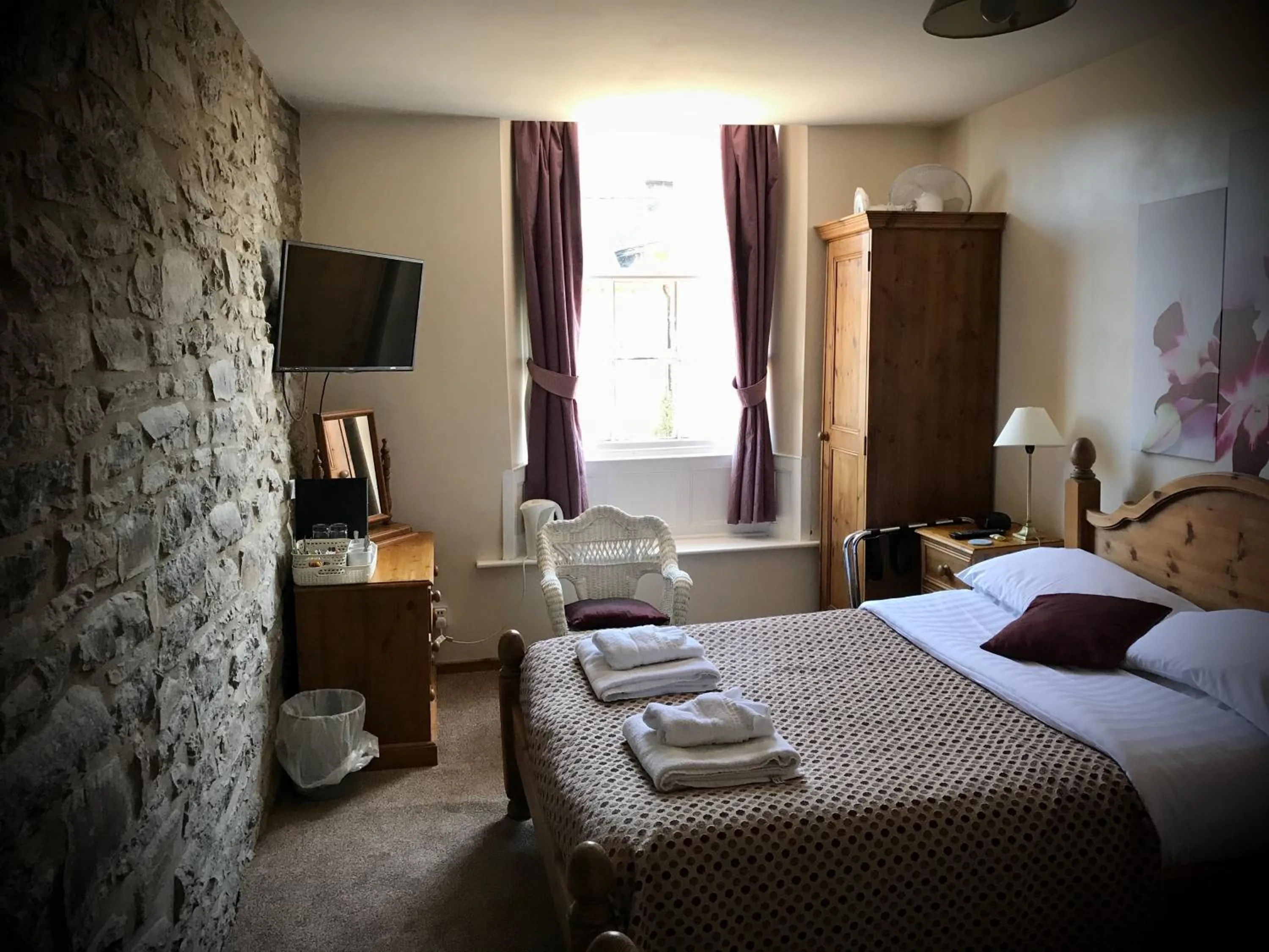 Bed in The White Horse Inn, Clun