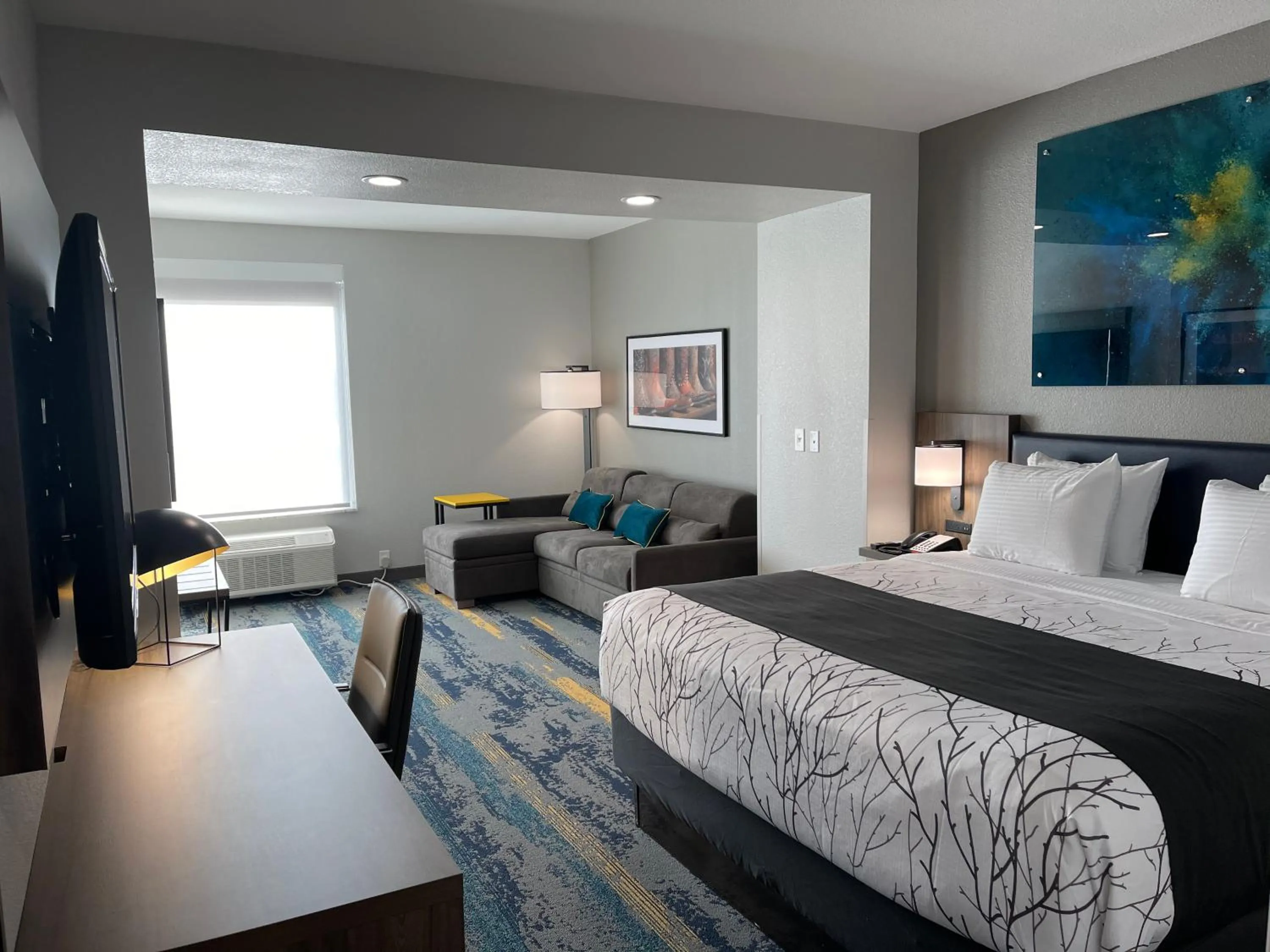 Bed in La Quinta Inn & Suites by Wyndham Dallas/Fairpark