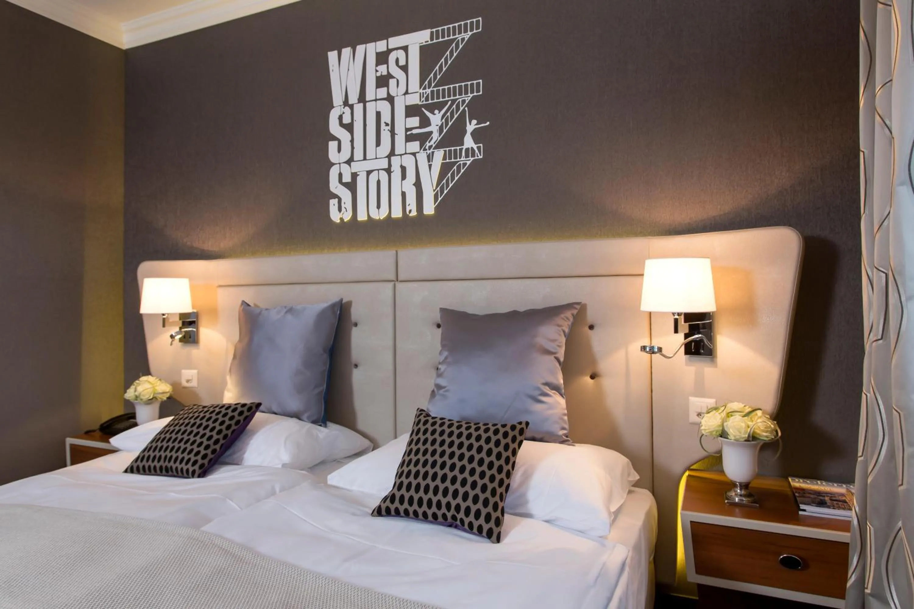 Photo of the whole room, Bed in Hotel Schweizerhof Luzern