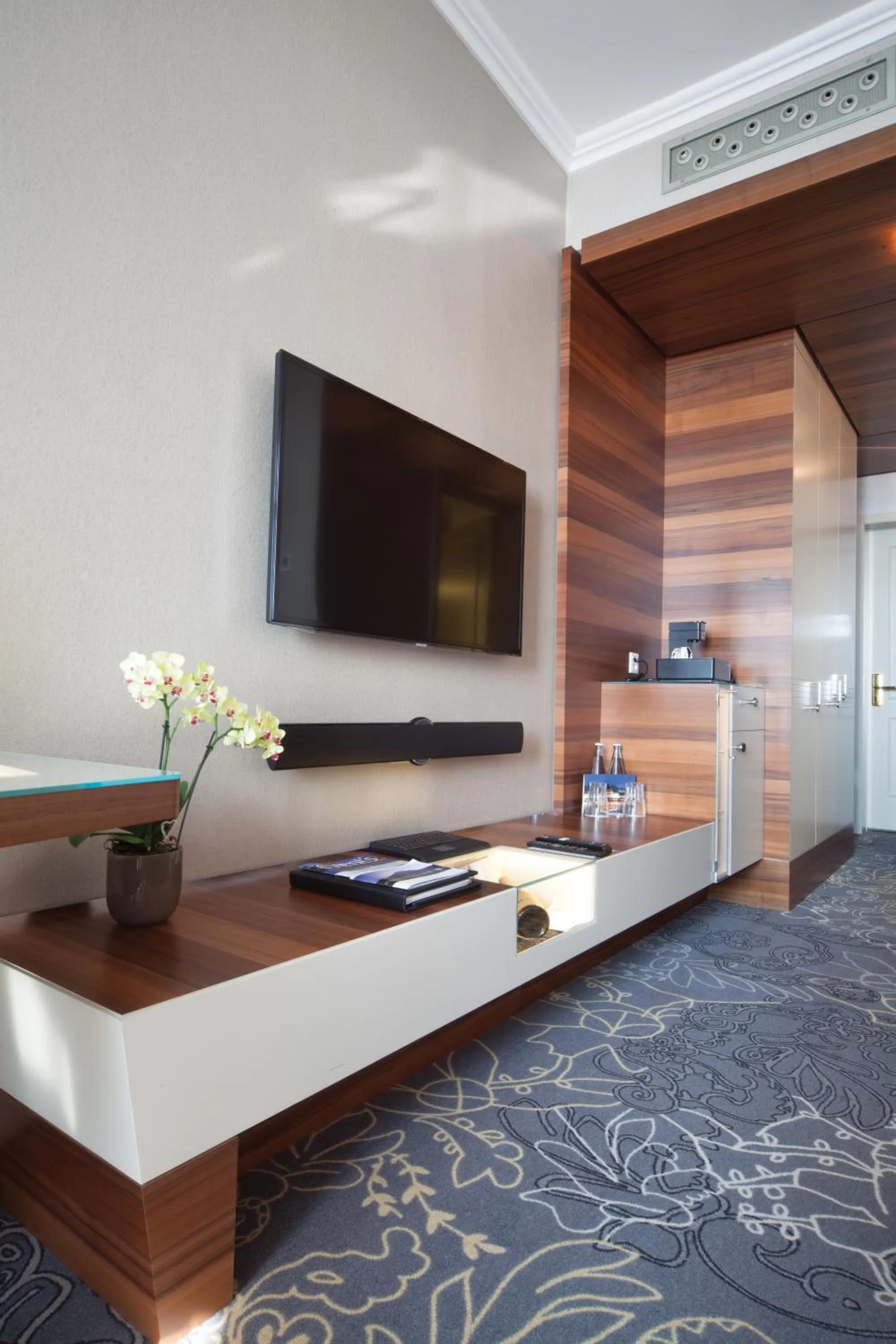 Coffee/tea facilities in Hotel Schweizerhof Luzern