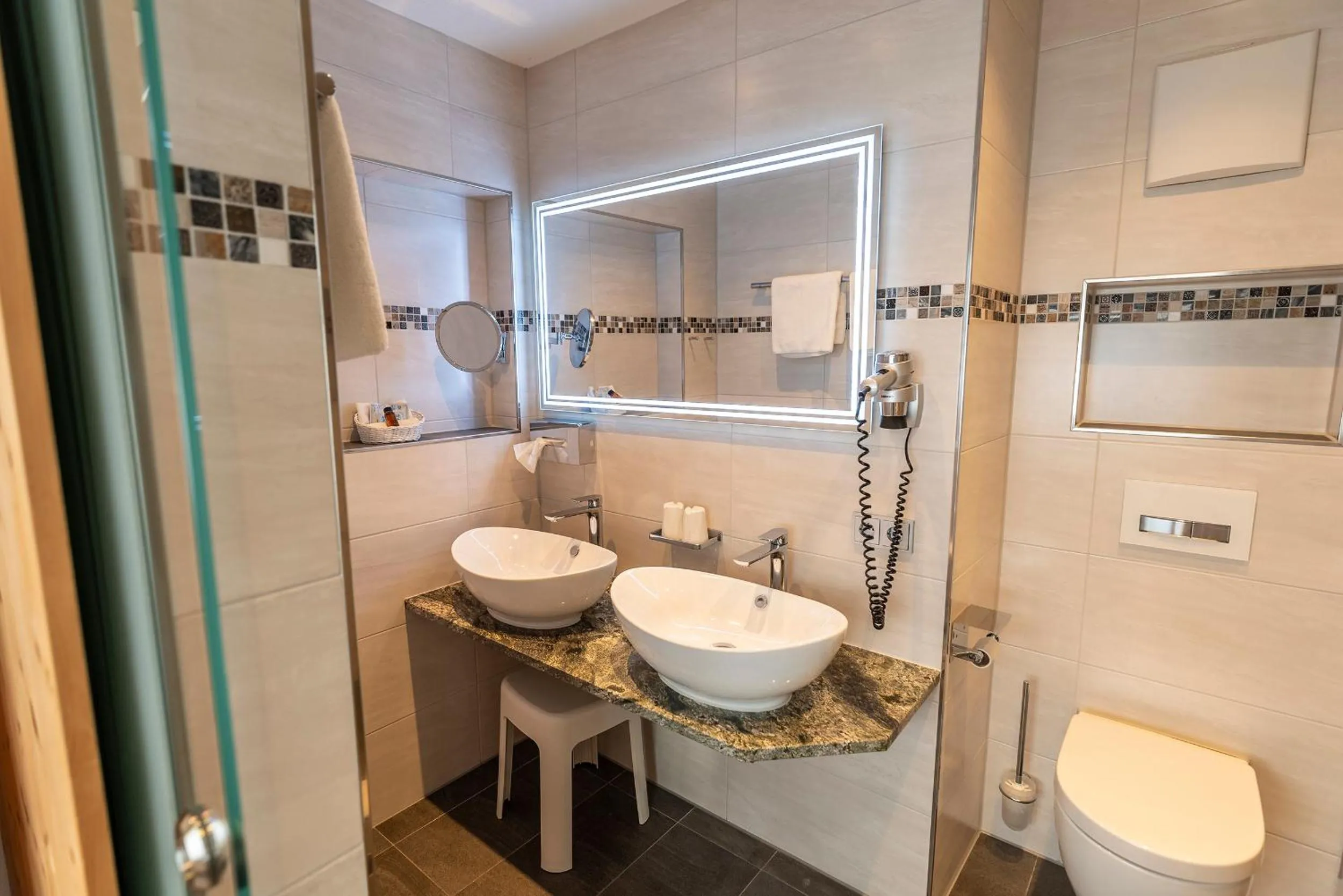 Shower in ARNIKA Garni