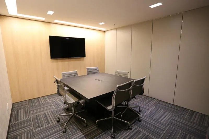 Business facilities in Salvador Mondial Flats