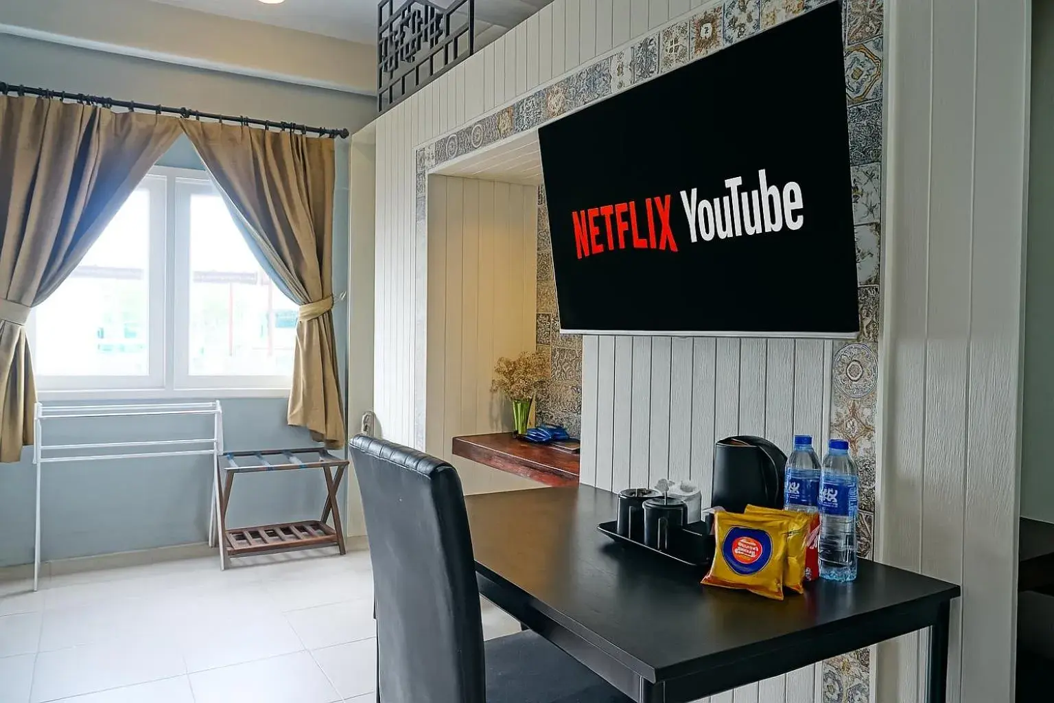 Deluxe Double Room in Montree Phuket Hotel Deluxe Double Room in Montree Phuket Hotel