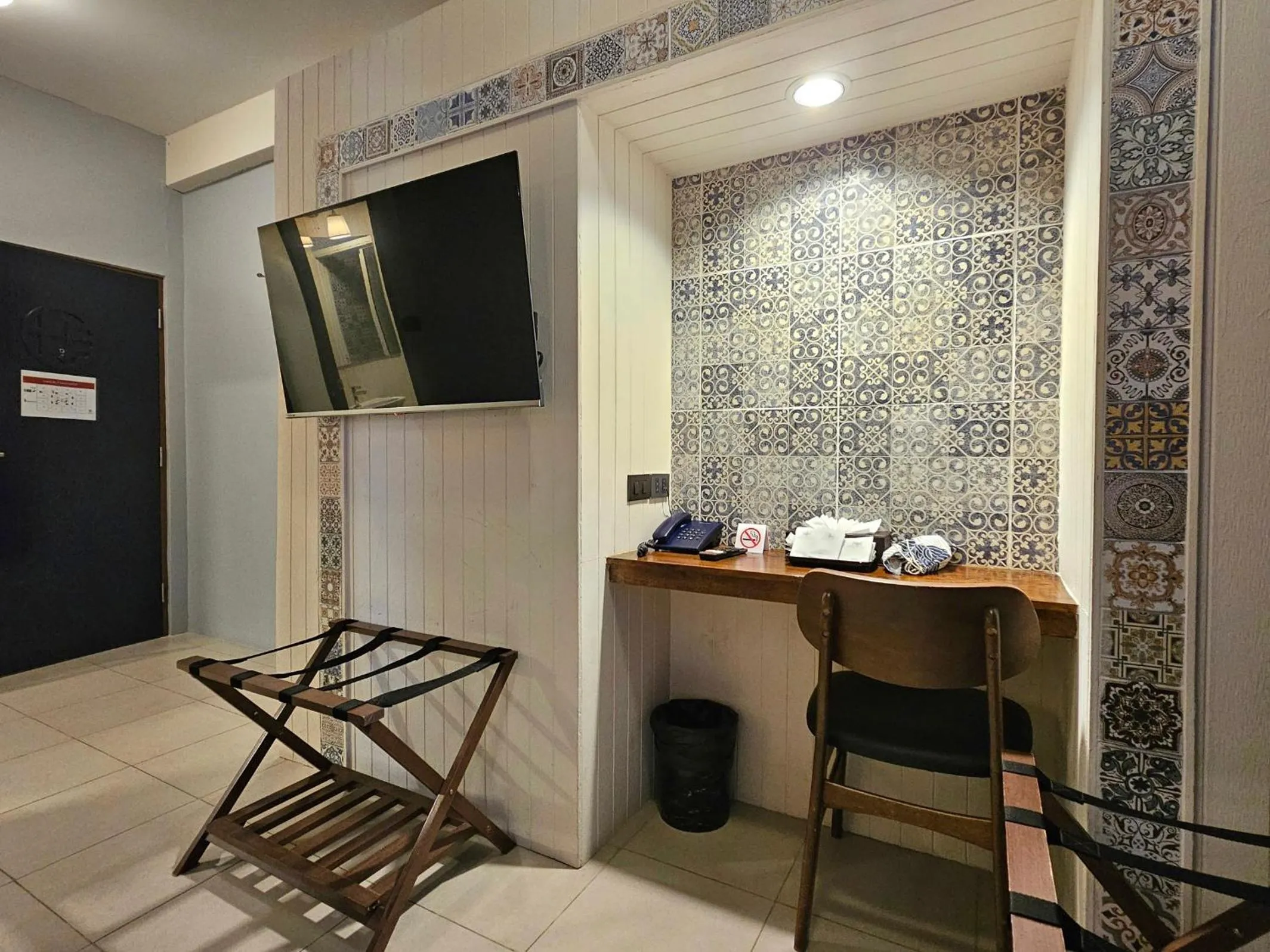 TV and multimedia in Montree Phuket Hotel