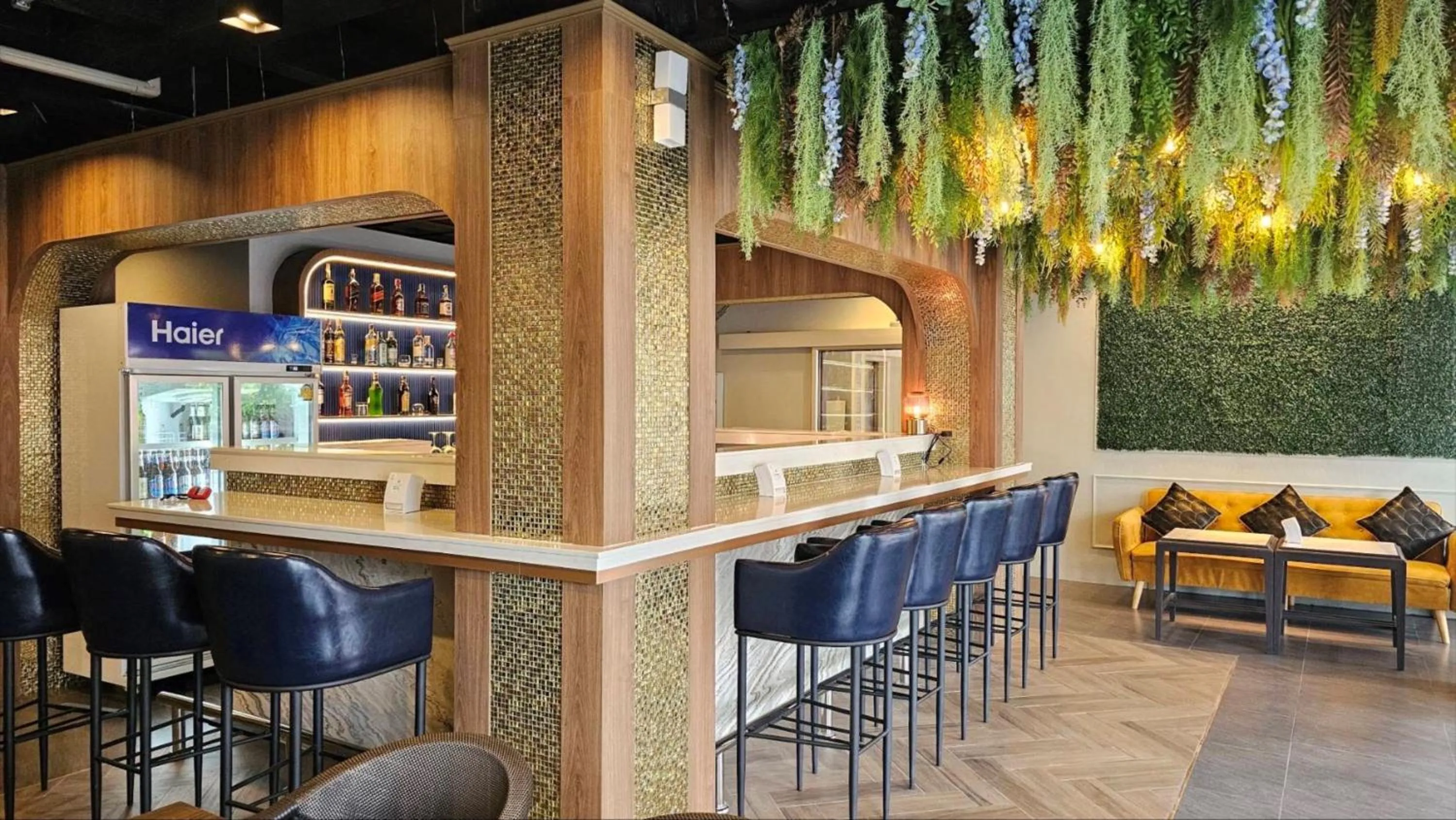 Lounge or bar in Montree Phuket Hotel