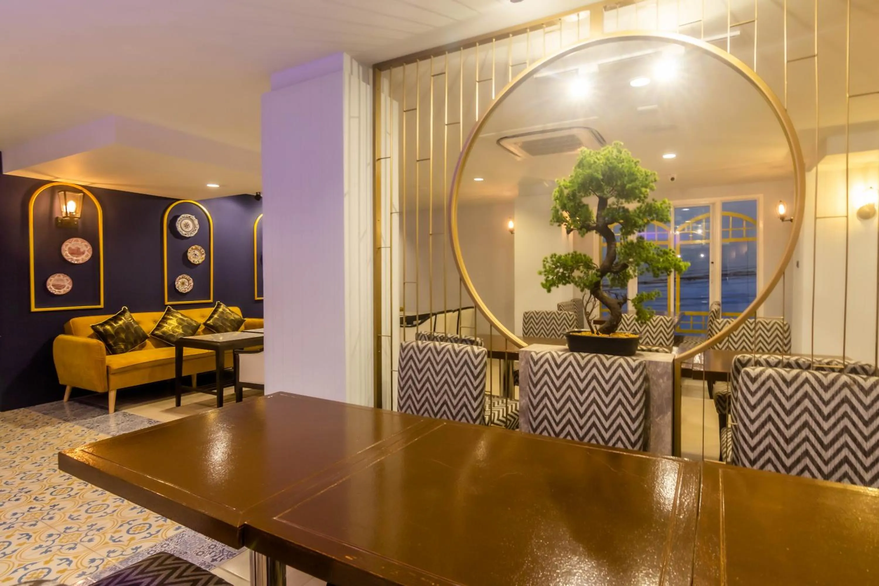 Restaurant/places to eat in Montree Phuket Hotel