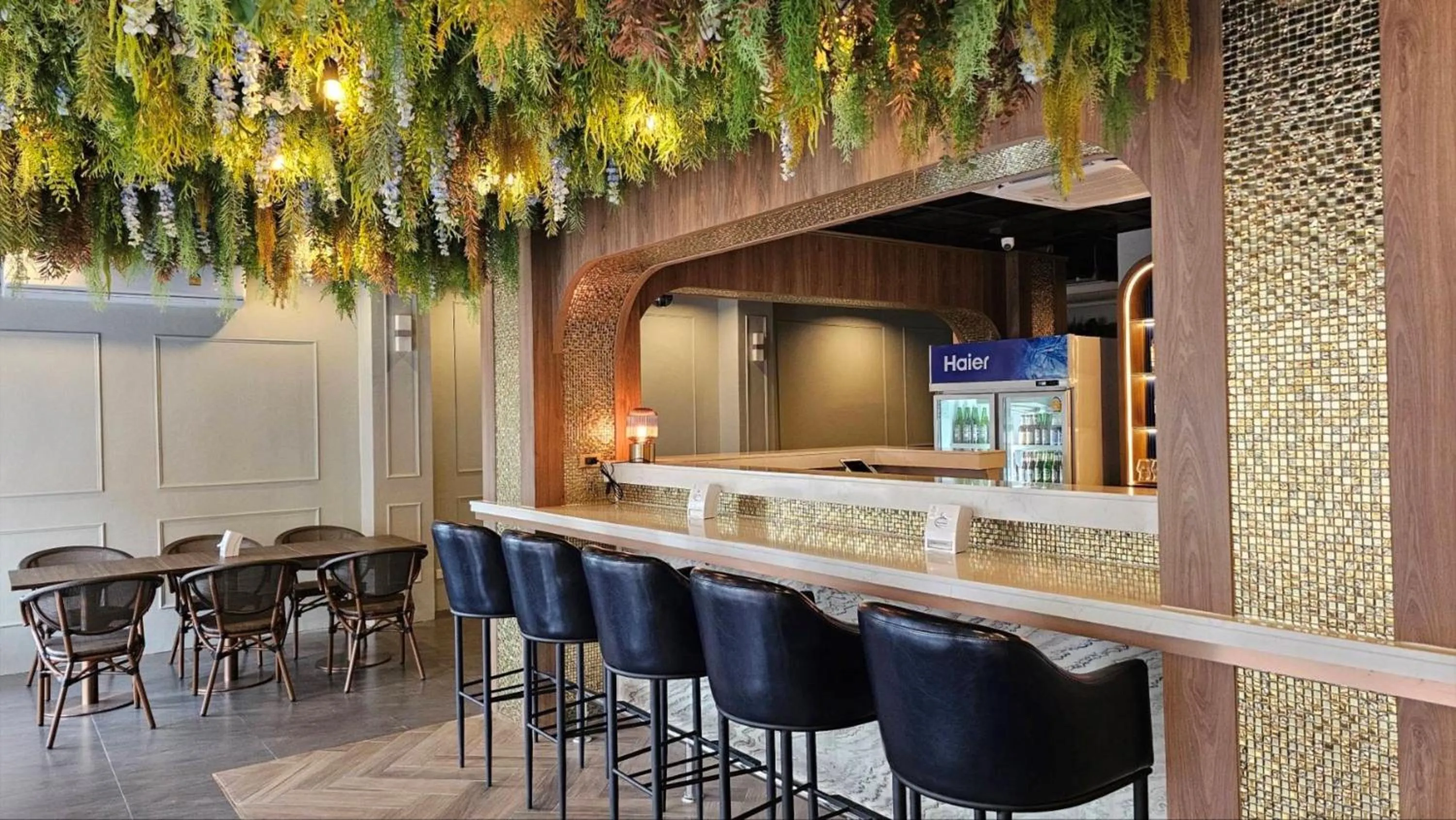 Lounge or bar in Montree Phuket Hotel